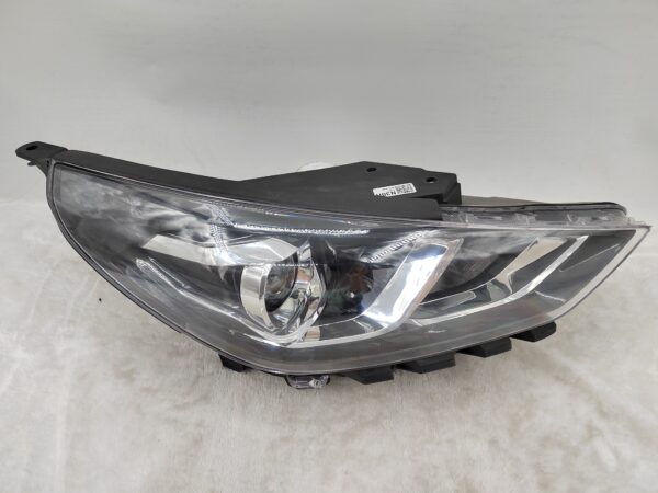 HYUNDAI I30 HATCH 2020-2023 HALOGEN R.H.S HEADLIGHT ASSEMBLY