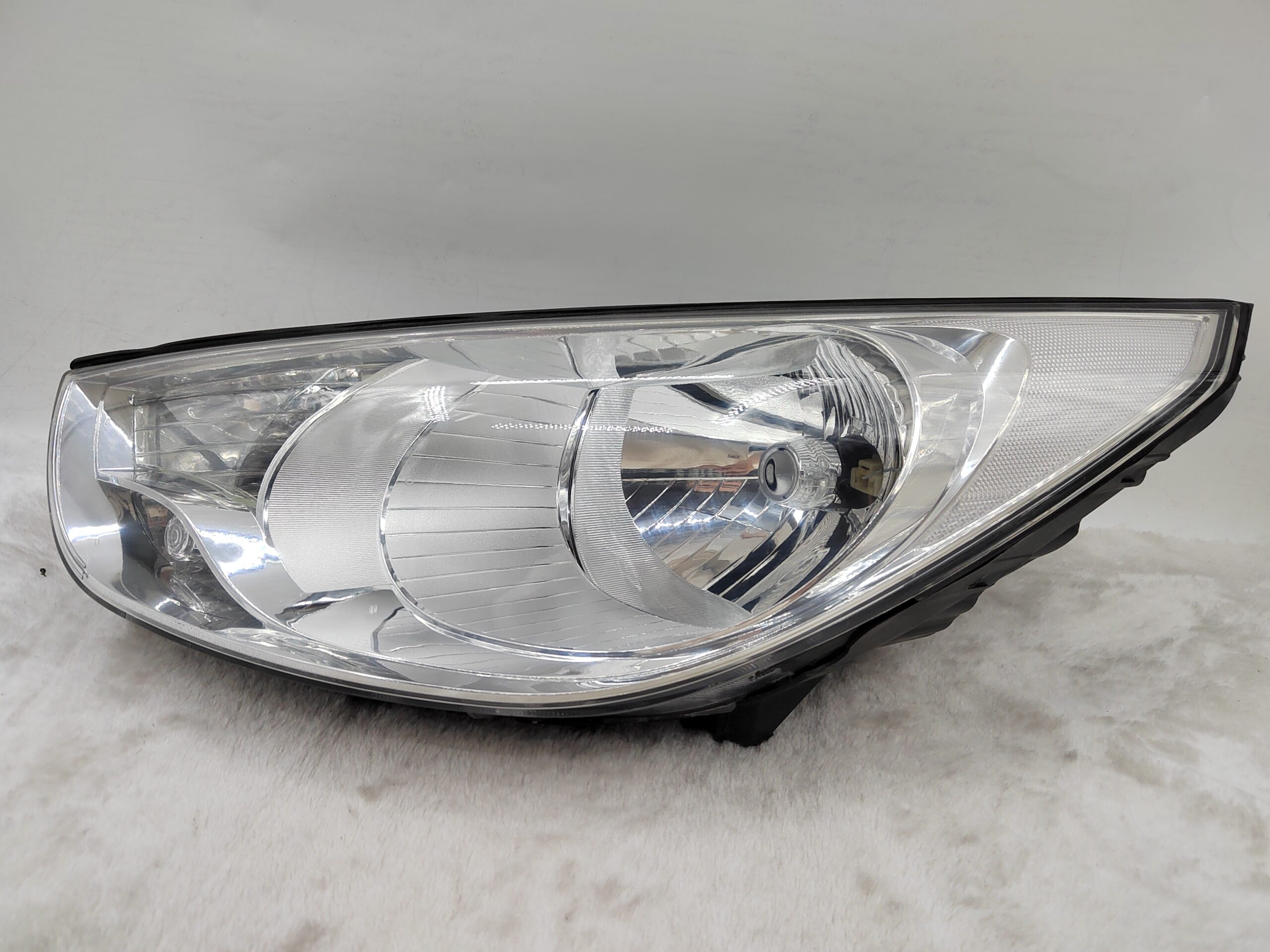 HYUNDAI IX35 SE 2013-2015 HALOGEN L.H.S HEADLIGHT ASSEMBLY