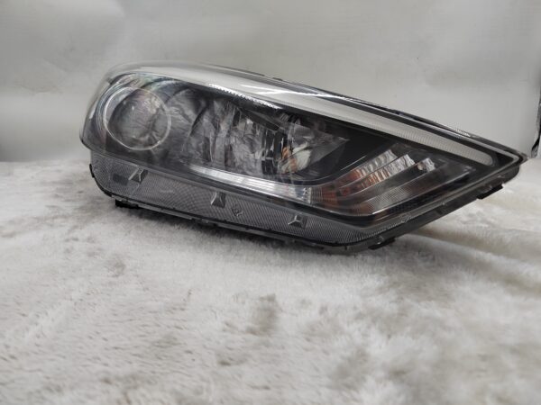 HYUNDAI TUCSON XG 2015-2017 HALOGEN R.H.S HEADLIGHT ASSEMBLY