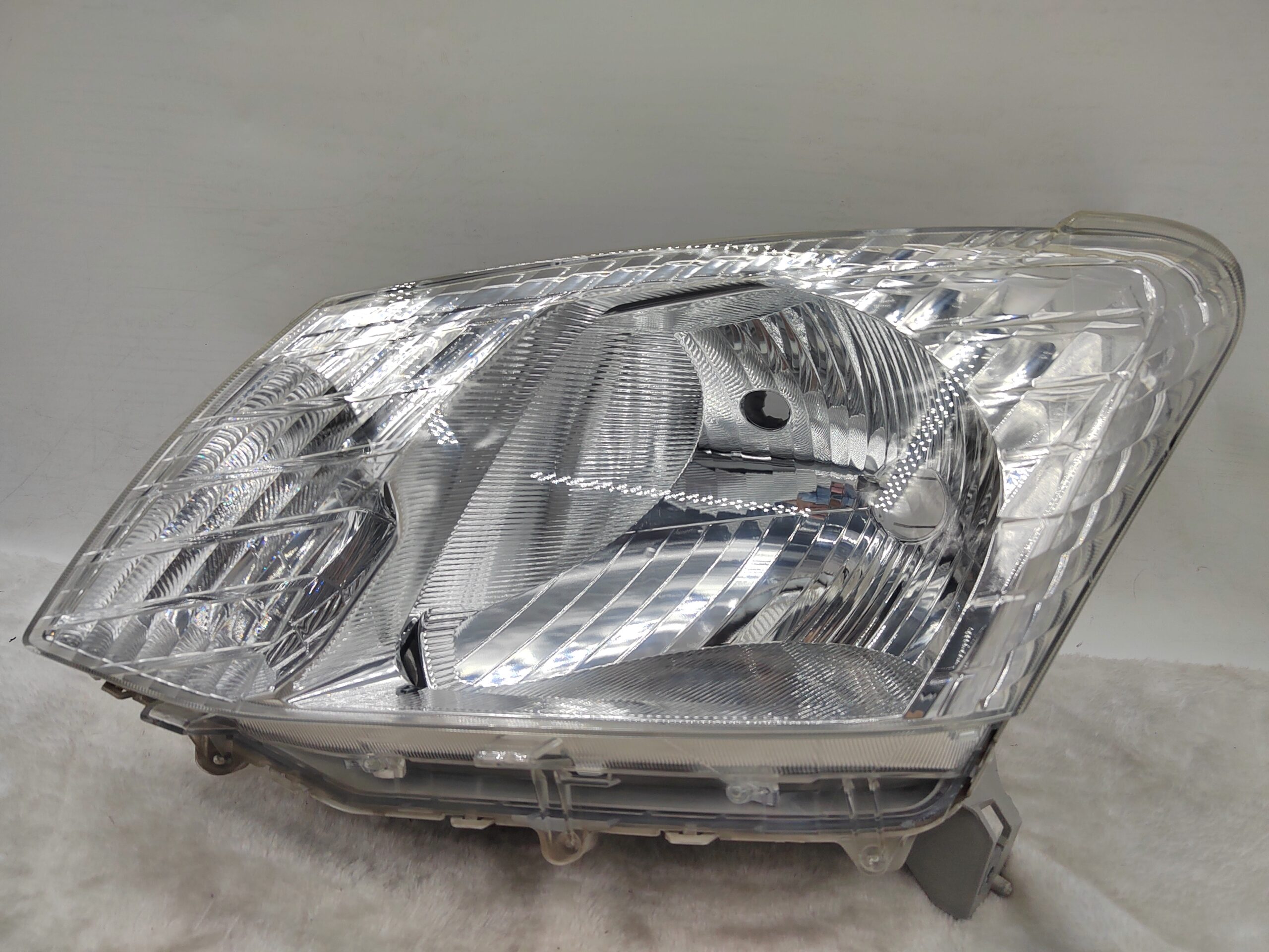 ISUZU D-MAX 2012-2015 HALOGEN L.H.S HEADLIGHT ASSEMBLY