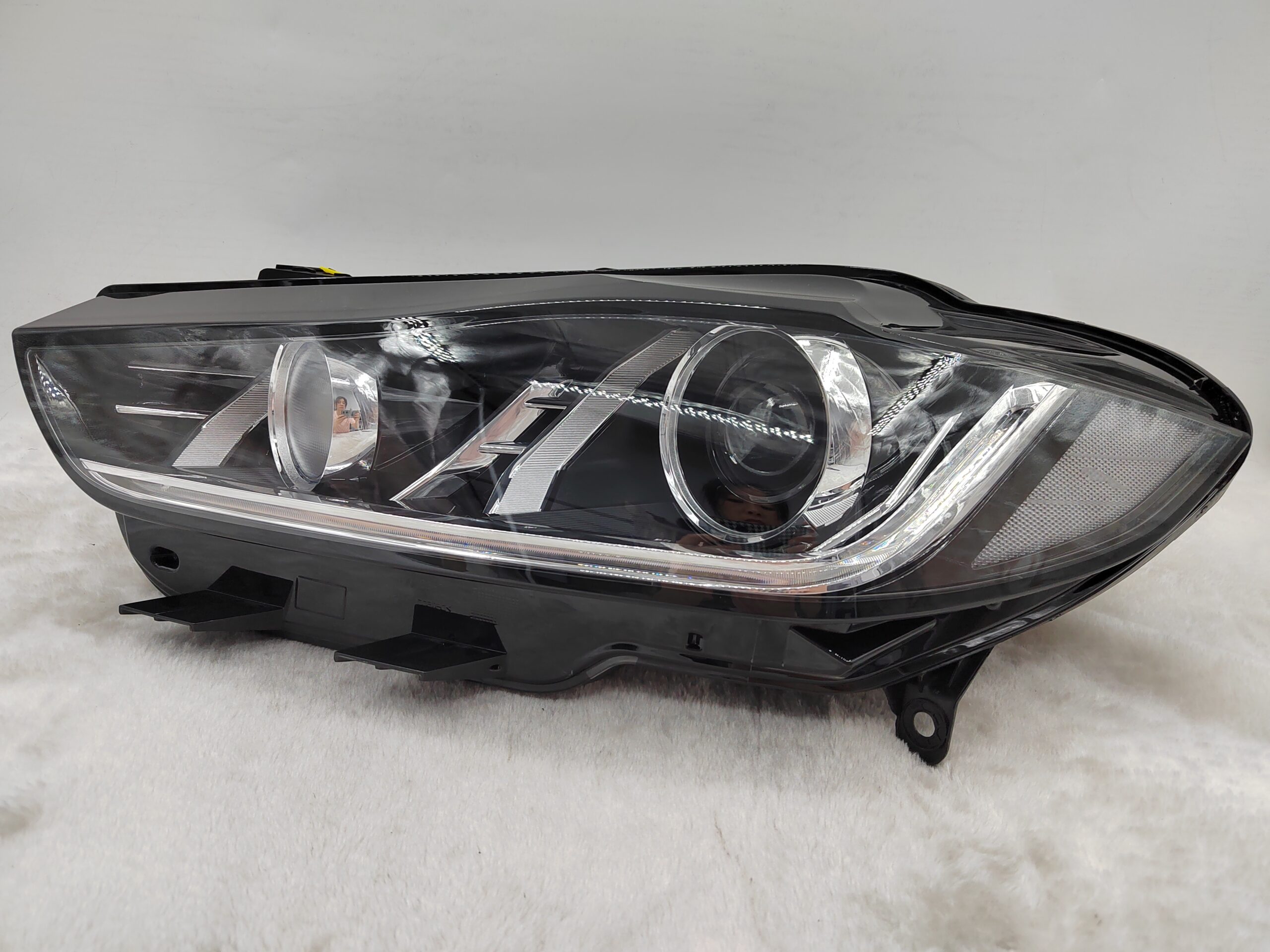 JAGUAR XE 2014-2018 XENON L.H.S HEADLIGHT ASSEMBLY