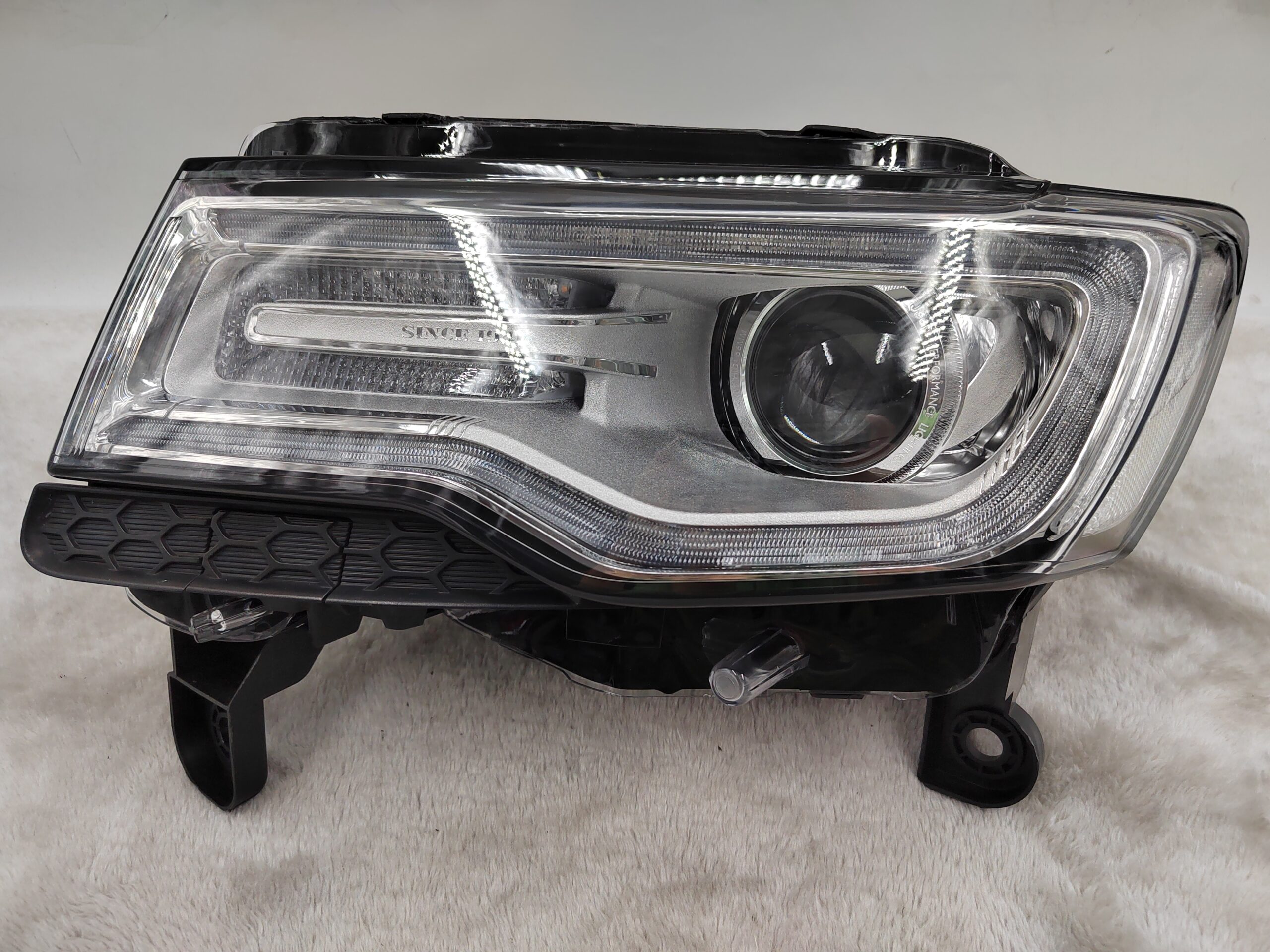 JEEP GRAND CHEROKEE 2014-2021 XENON L.H.S HEADLIGHT ASSEMBLY