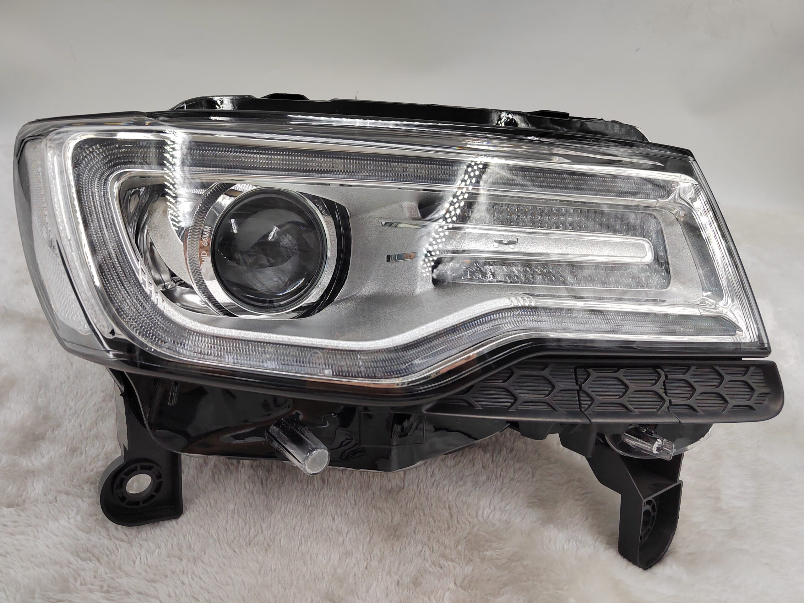 JEEP GRAND CHEROKEE 2014-2021 XENON R.H.S HEADLIGHT ASSEMBLY