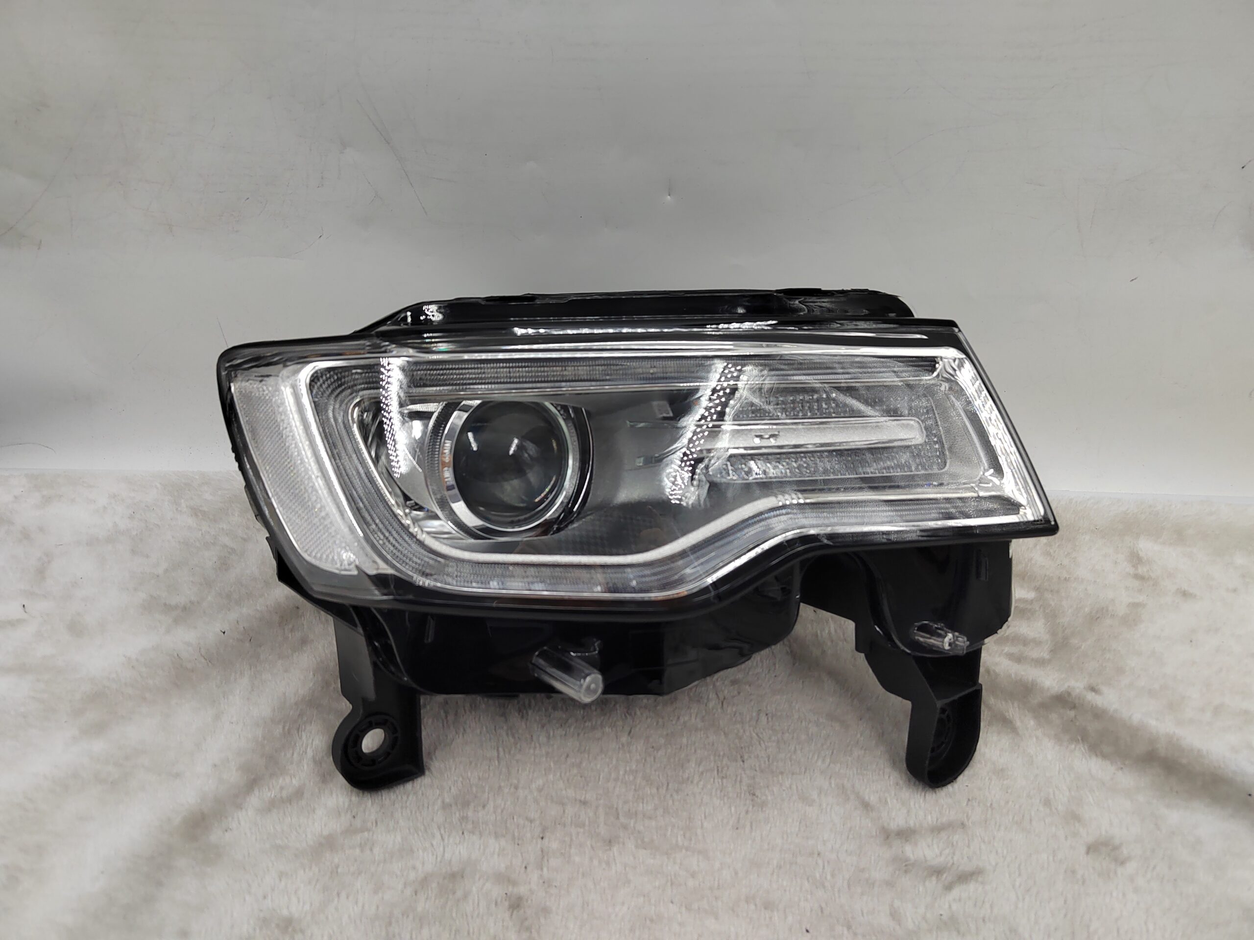 JEEP GRAND CHEROKEE 2014-2021 XENON R.H.S HEADLIGHT ASSEMBLY