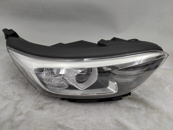 KIA STONIC 2021-2023 HALOGEN R.H.S HEADLIGHT ASSEMBLY