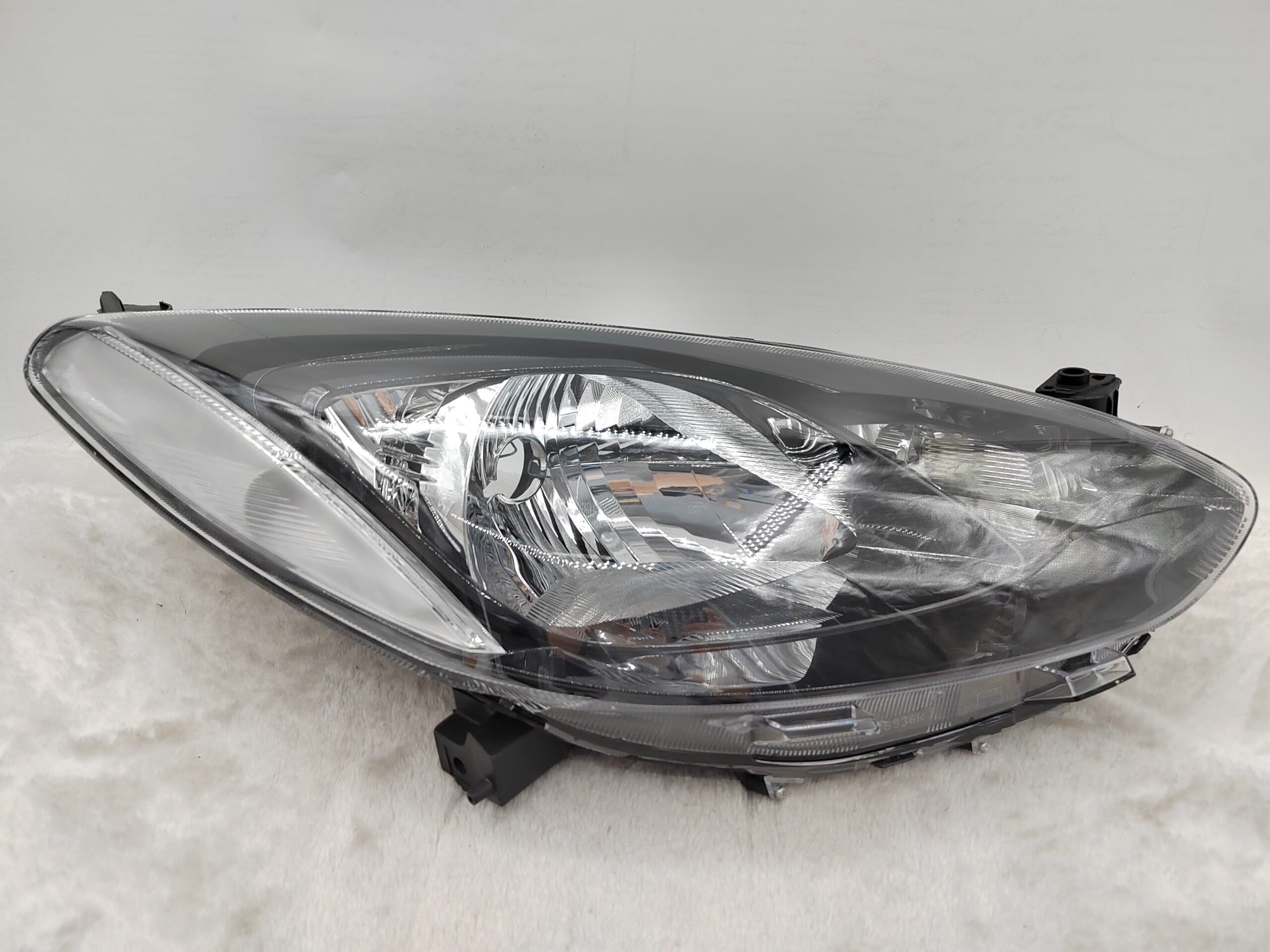 MAZDA 2 2007-2013 HALOGEN R.H.S HEADLIGHT ASSEMBLY