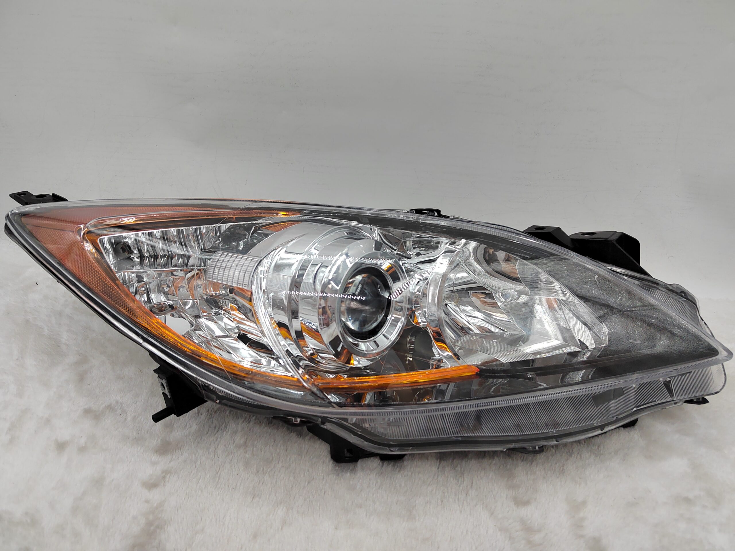 MAZDA 3 2010-2013 HALOGEN R.H.S HEADLIGHT ASSEMBLY