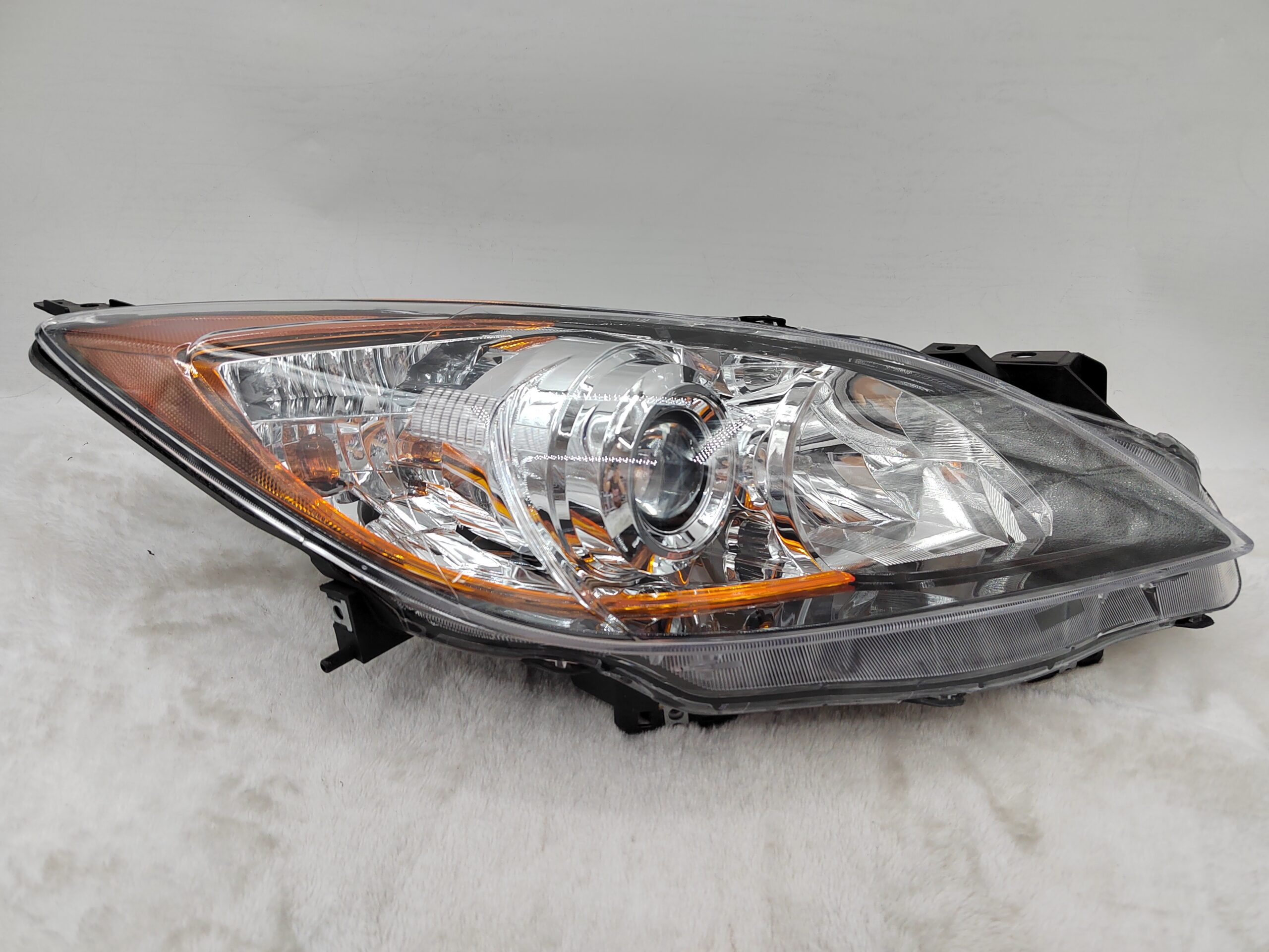 MAZDA 3 2010-2013 HALOGEN R.H.S HEADLIGHT ASSEMBLY