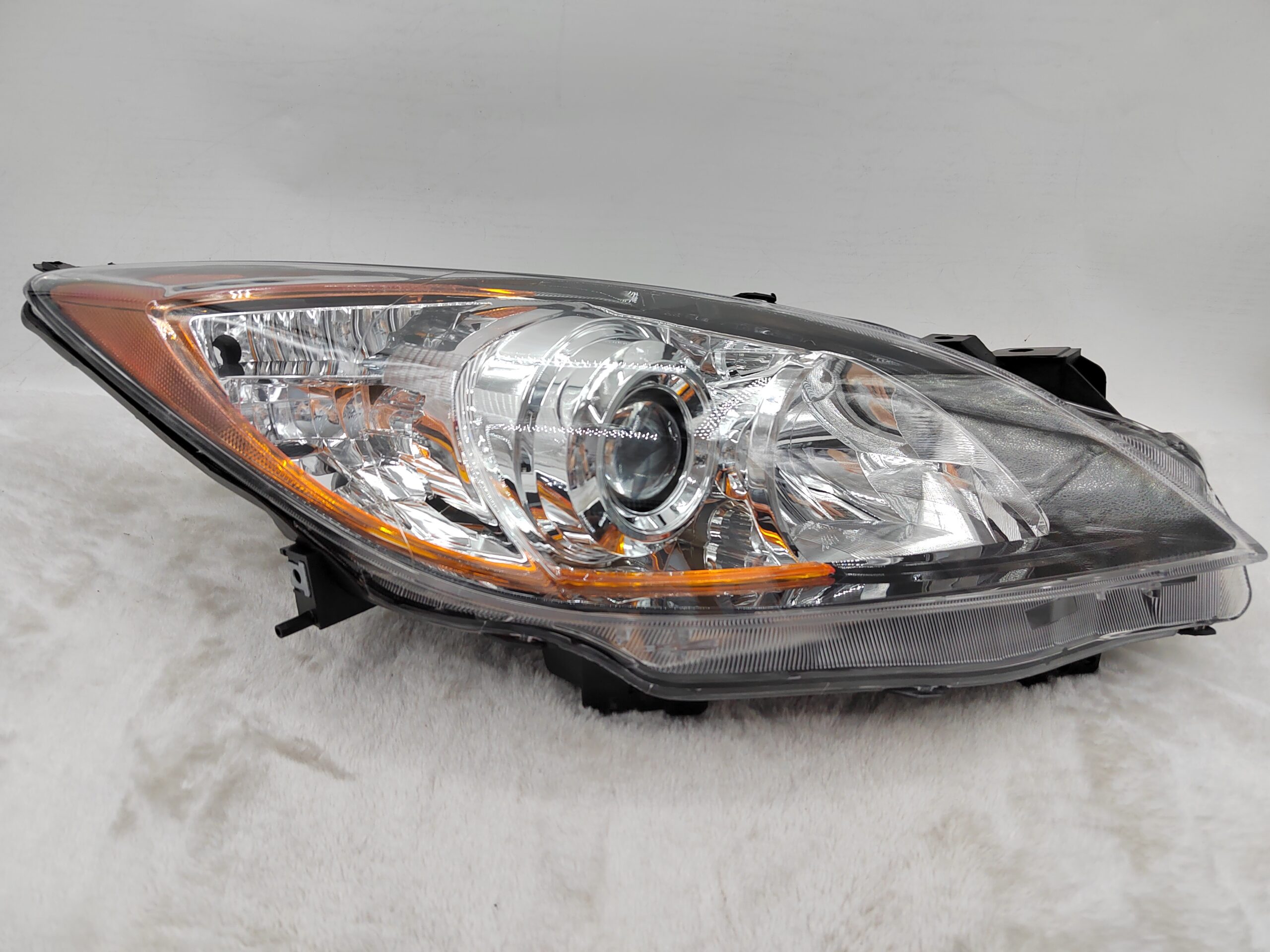 MAZDA 3 2010-2013 HALOGEN R.H.S HEADLIGHT ASSEMBLY