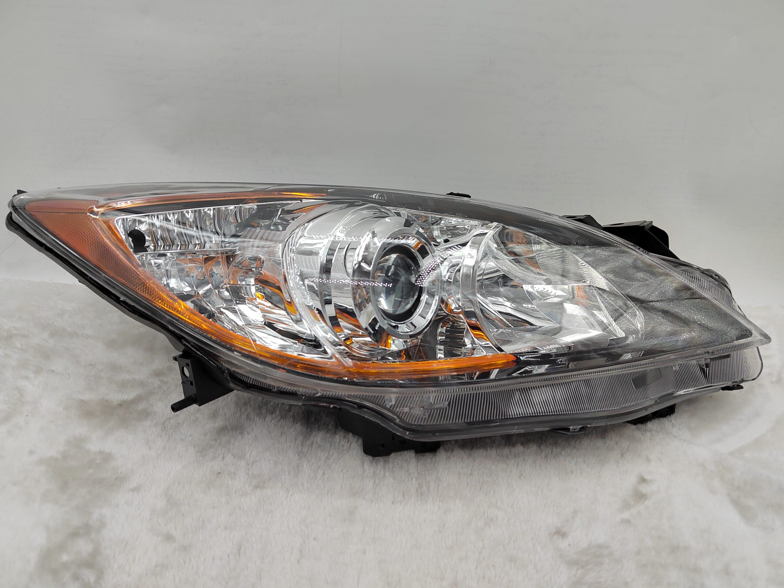 MAZDA 3 2010-2013 HALOGEN R.H.S HEADLIGHT ASSEMBLY