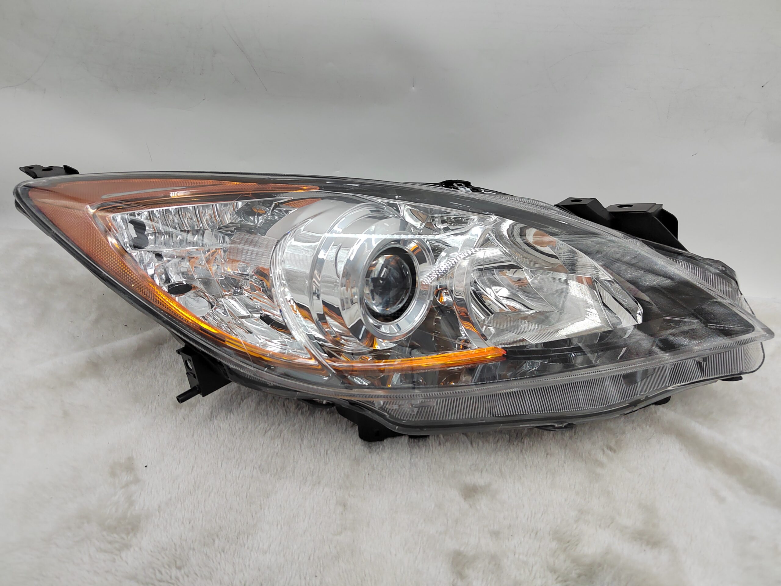 MAZDA 3 2010-2013 HALOGEN R.H.S HEADLIGHT ASSEMBLY