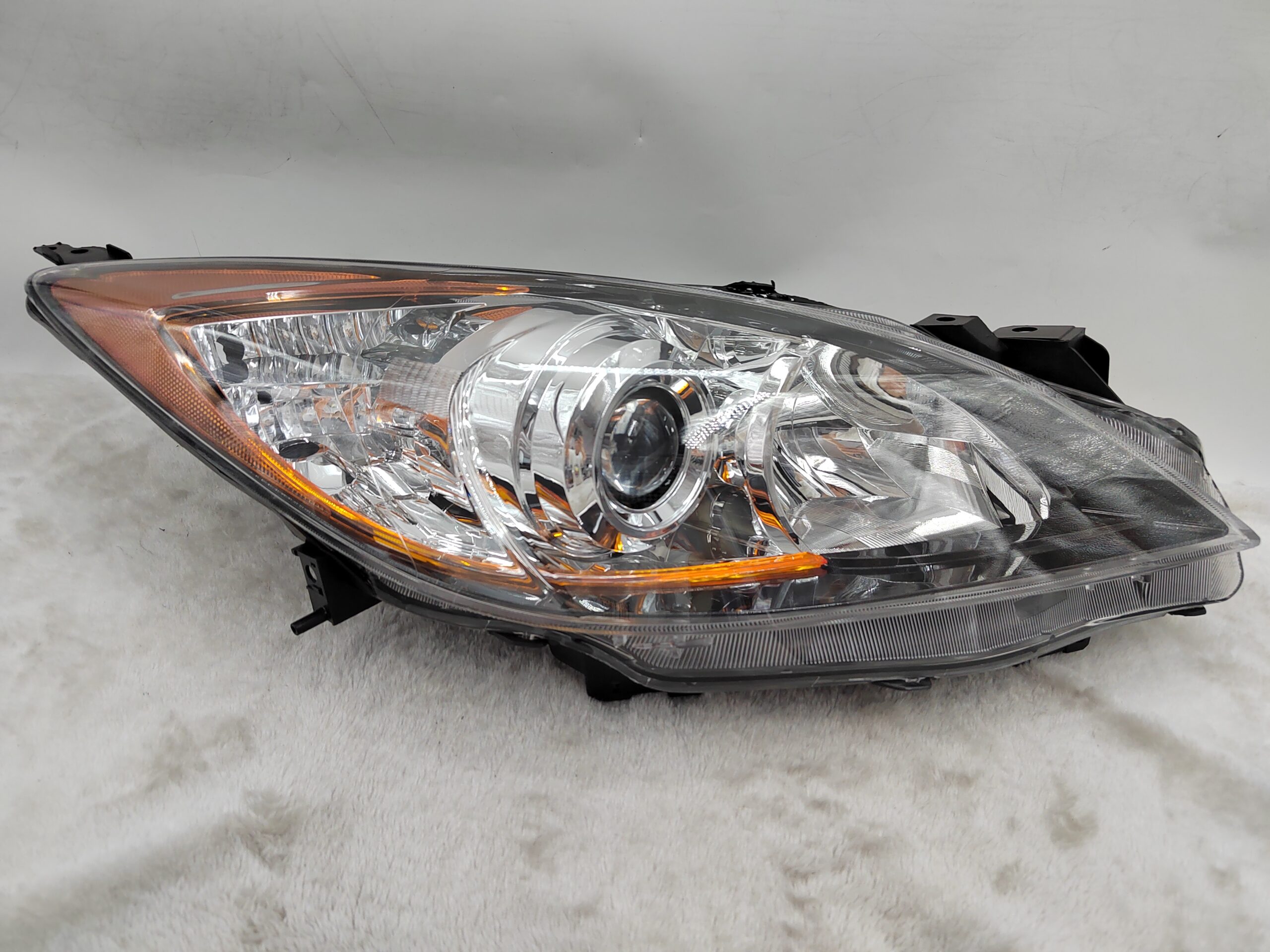 MAZDA 3 2010-2013 HALOGEN R.H.S HEADLIGHT ASSEMBLY