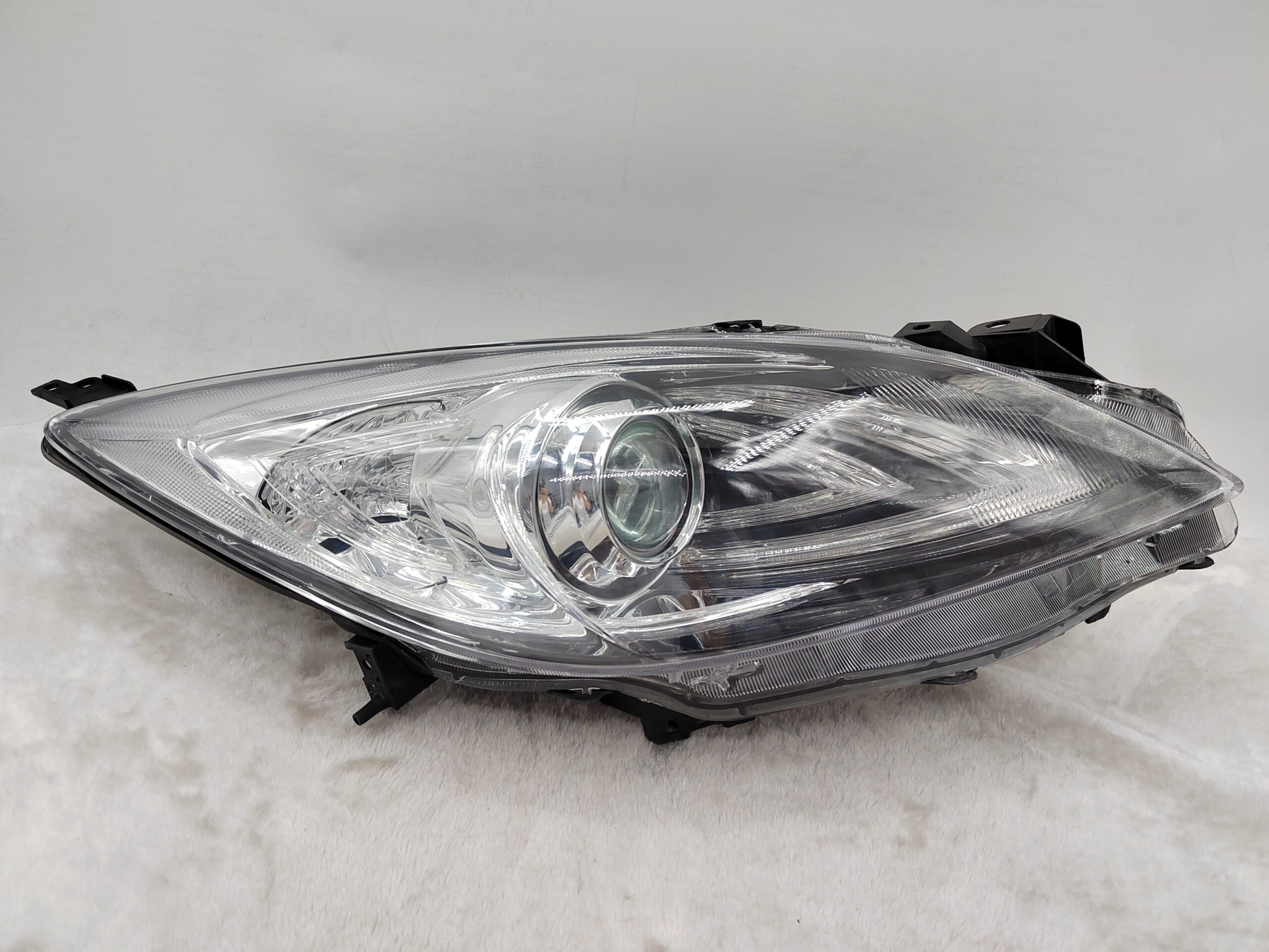 MAZDA 3 2010-2013 XENON R.H.S HEADLIGHT ASSEMBLY