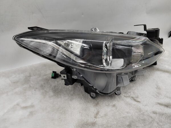 MAZDA 3 2014-2016 HALOGEN R.H.S HEADLIGHT ASSEMBLY