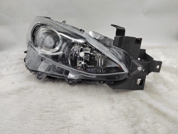 MAZDA 3 2014-2016 HALOGEN R.H.S HEADLIGHT ASSEMBLY