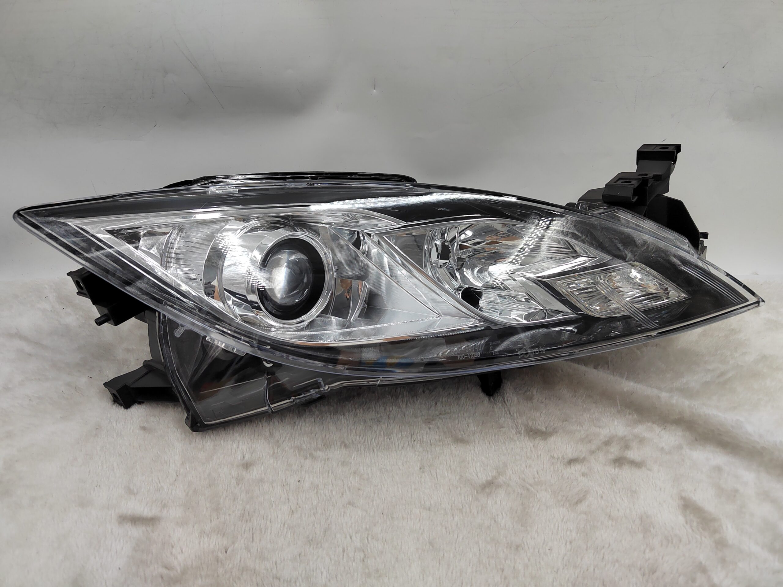 MAZDA 6 2009-2012 HALOGEN R.H.S HEADLIGHT ASSEMBLY