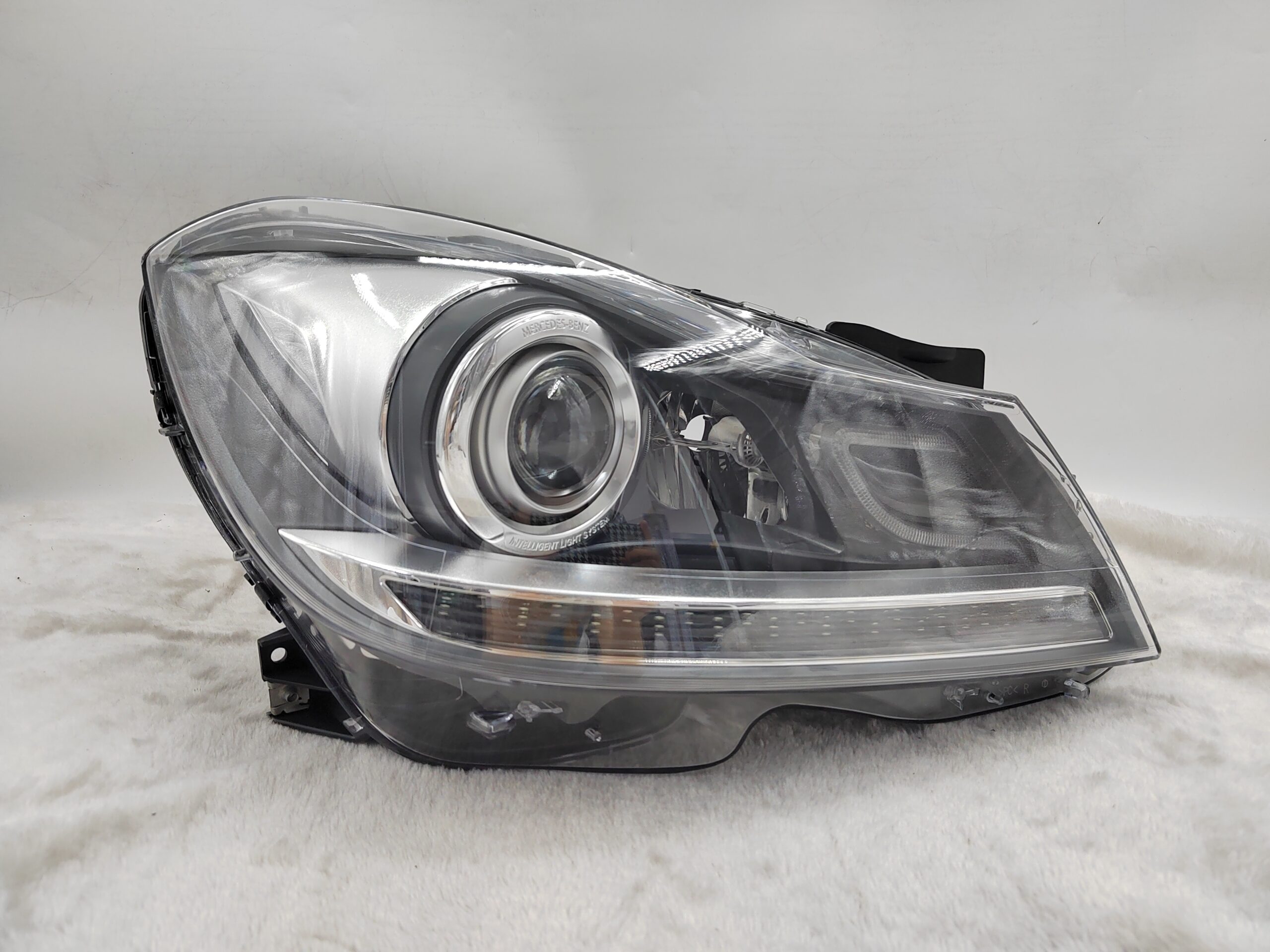 MERCEDES-BENZ C-CLASS W204 2012-2013 XENON R.H.S HEADLIGHT ASSEMBLY