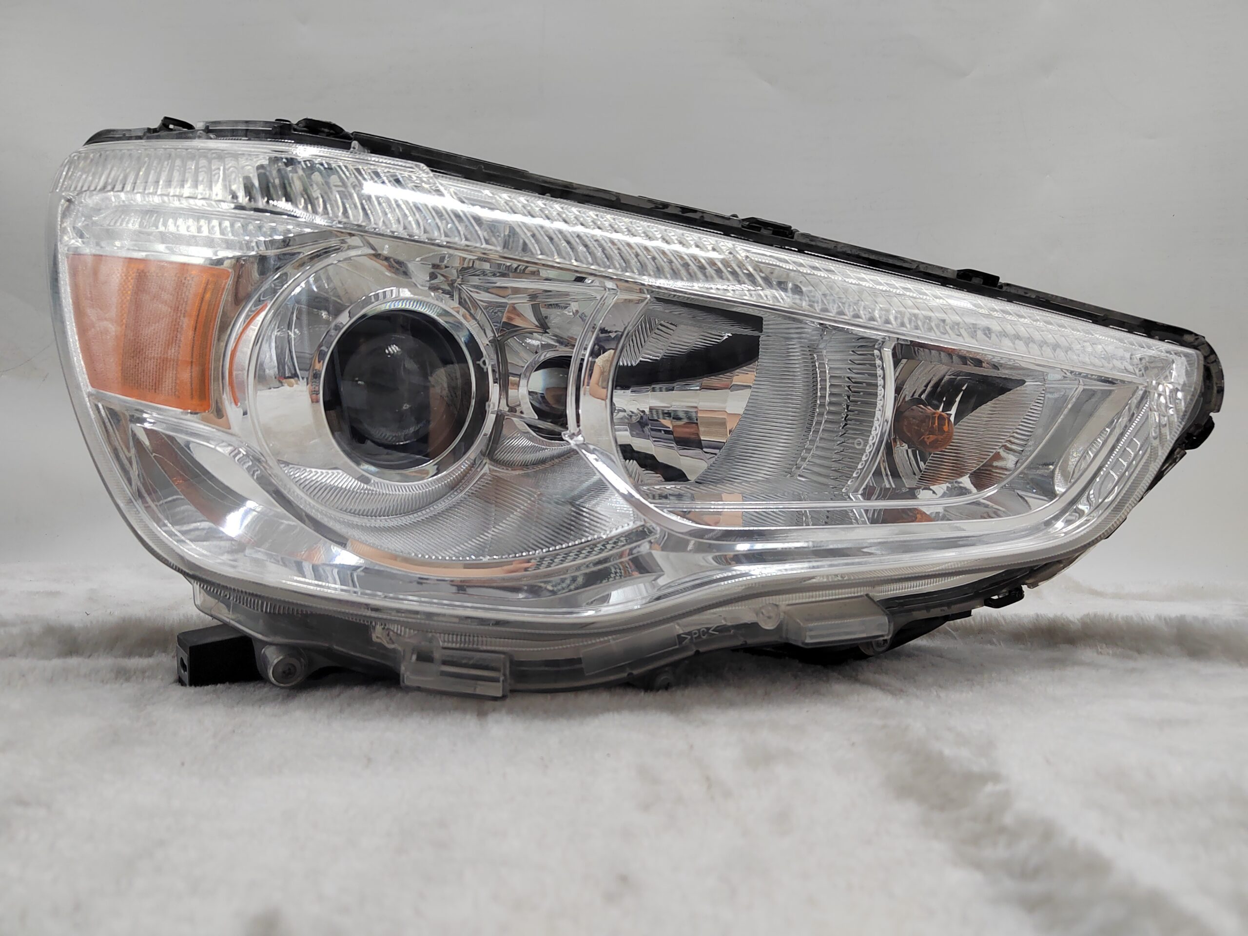 MITSUBISHI ASX 2010-2018 HALOGEN R.H.S HEADLIGHT ASSEMBLY