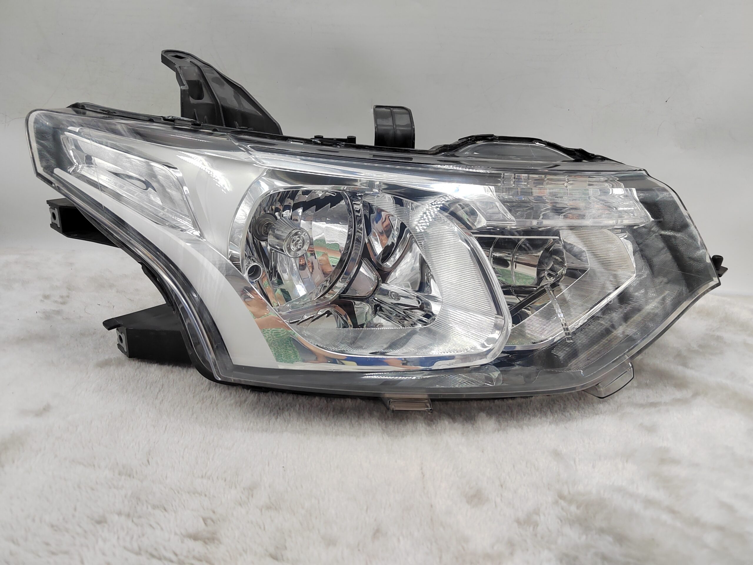 MITSUBISHI OUTLANDER 2013-2015 HALOGEN R.H.S HEADLIGHT ASSEMBLY