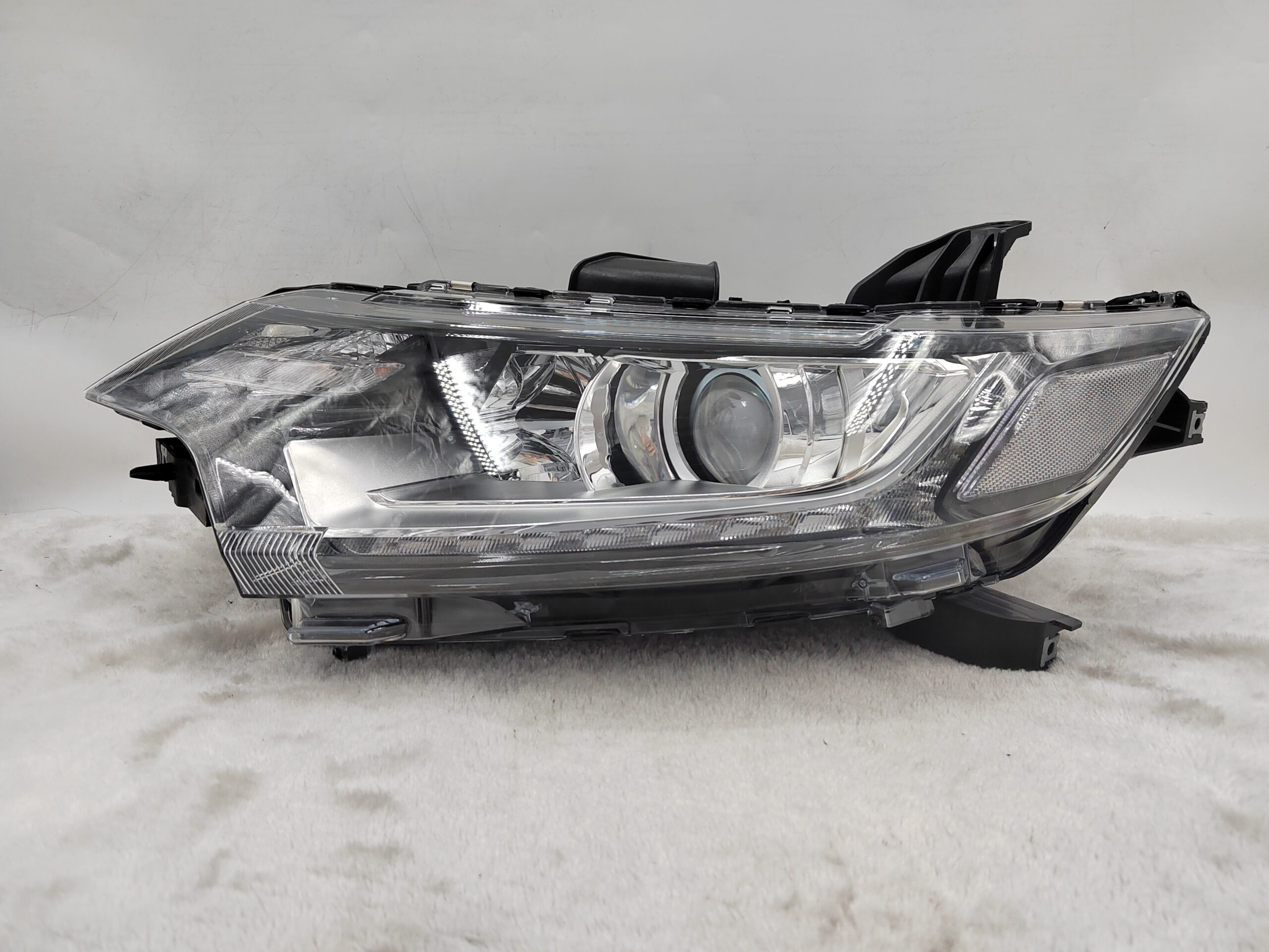 MITSUBISHI OUTLANDER 2016-2020 HALOGEN L.H.S HEADLIGHT ASSEMBLY