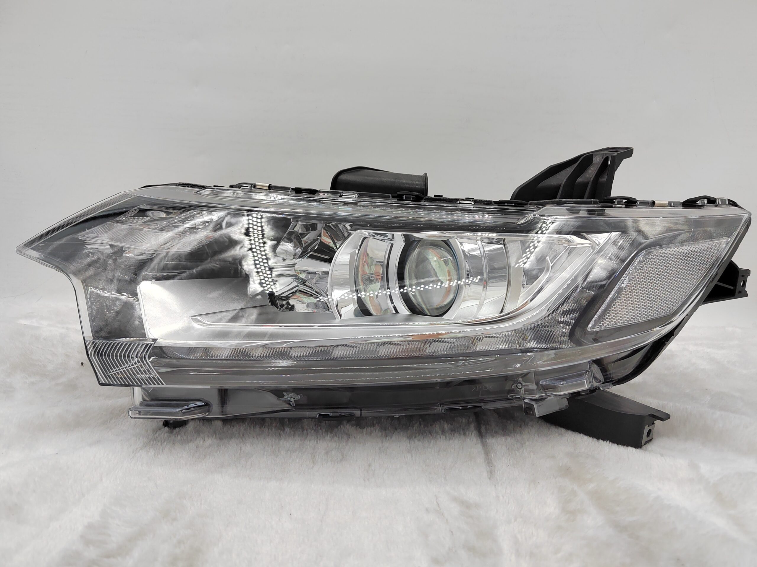 MITSUBISHI OUTLANDER 2016-2020 HALOGEN L.H.S HEADLIGHT ASSEMBLY