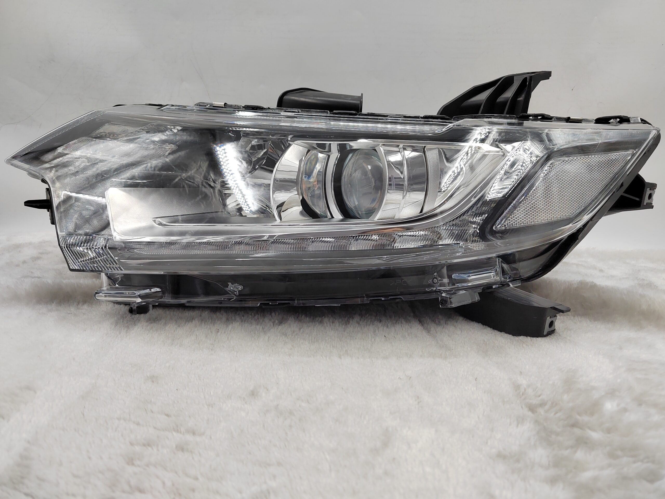 MITSUBISHI OUTLANDER 2016-2020 HALOGEN L.H.S HEADLIGHT ASSEMBLY