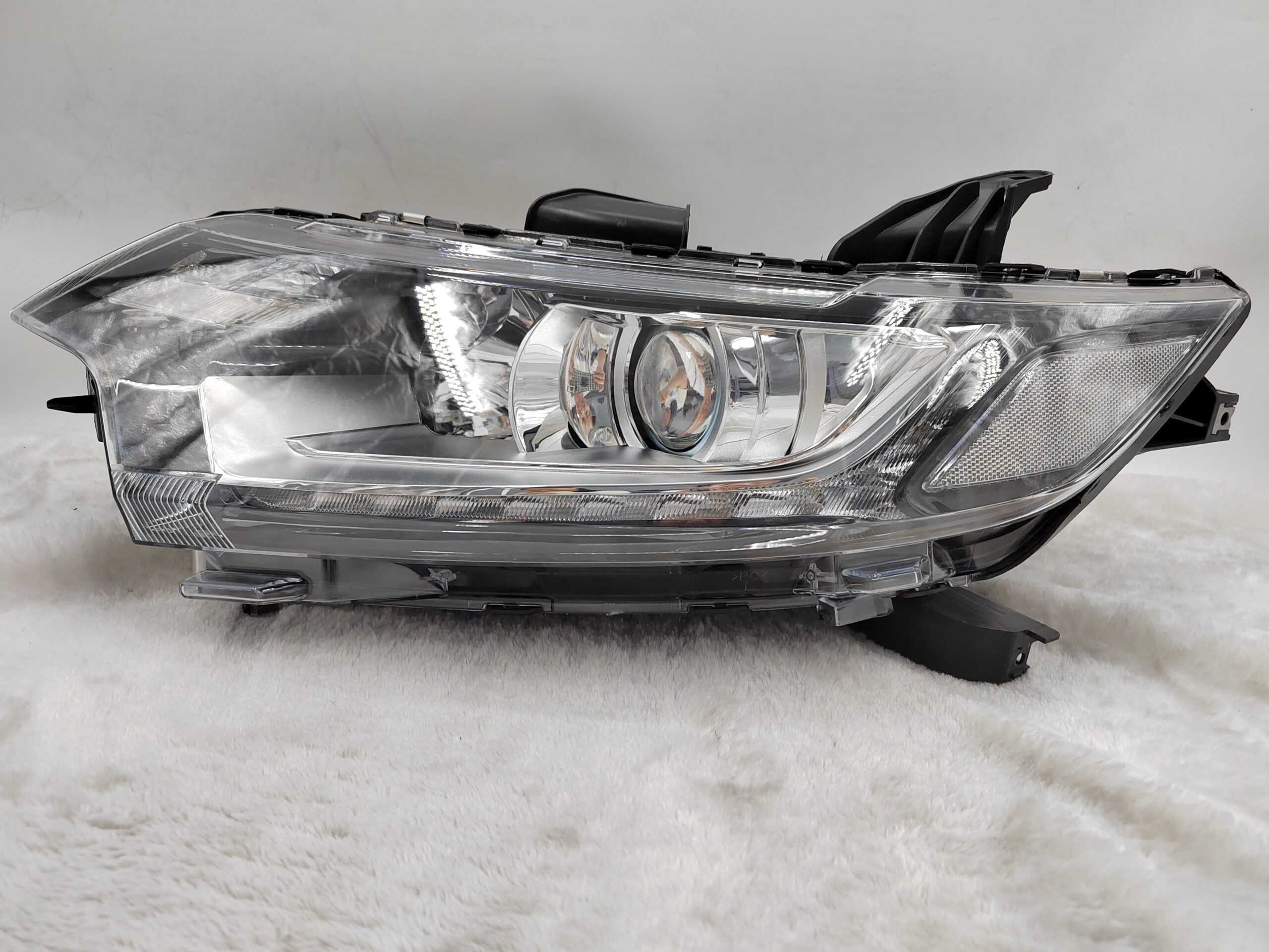 MITSUBISHI OUTLANDER 2016-2020 HALOGEN L.H.S HEADLIGHT ASSEMBLY