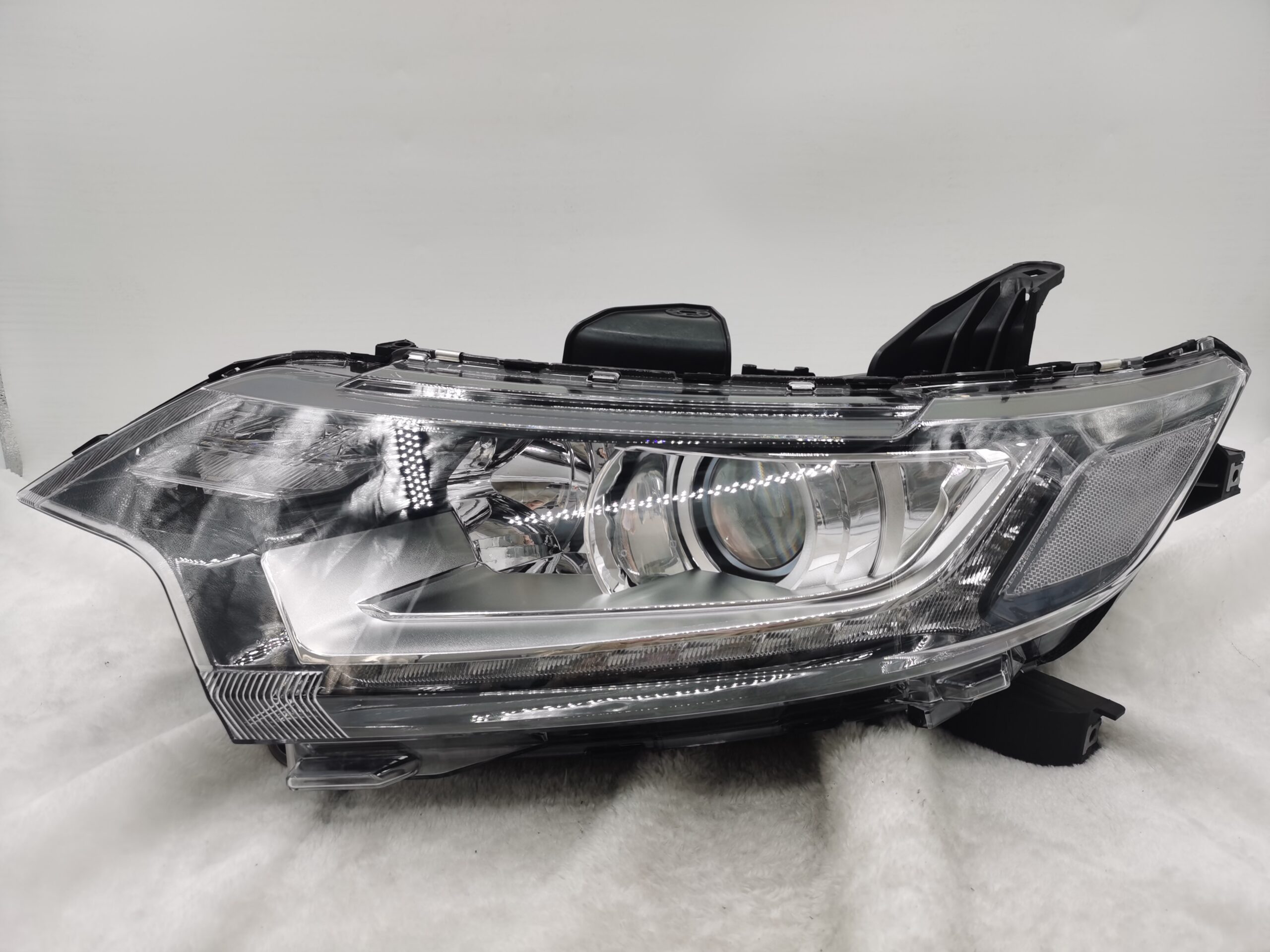 MITSUBISHI OUTLANDER 2016-2020 HALOGEN L.H.S HEADLIGHT ASSEMBLY