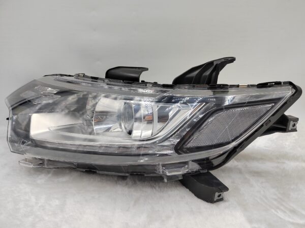 MITSUBISHI OUTLANDER 2016-2020 HALOGEN L.H.S HEADLIGHT ASSEMBLY