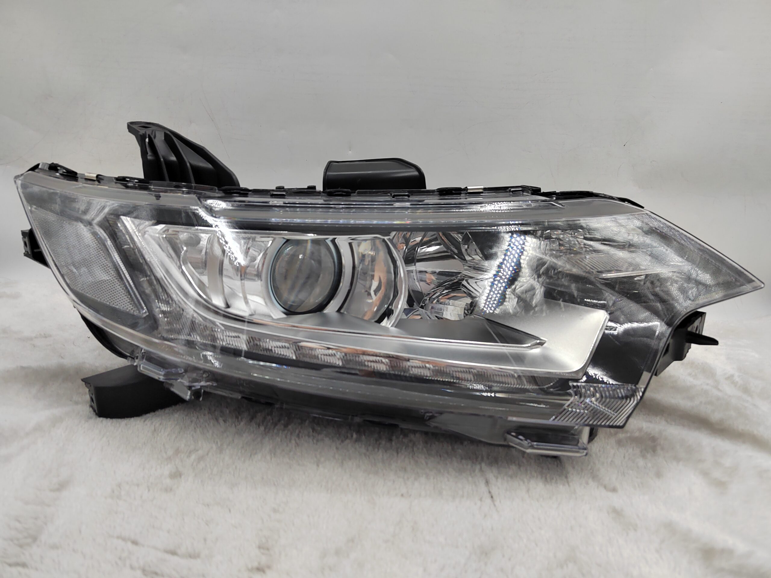 MITSUBISHI OUTLANDER 2016-2020 HALOGEN R.H.S HEADLIGHT ASSEMBLY