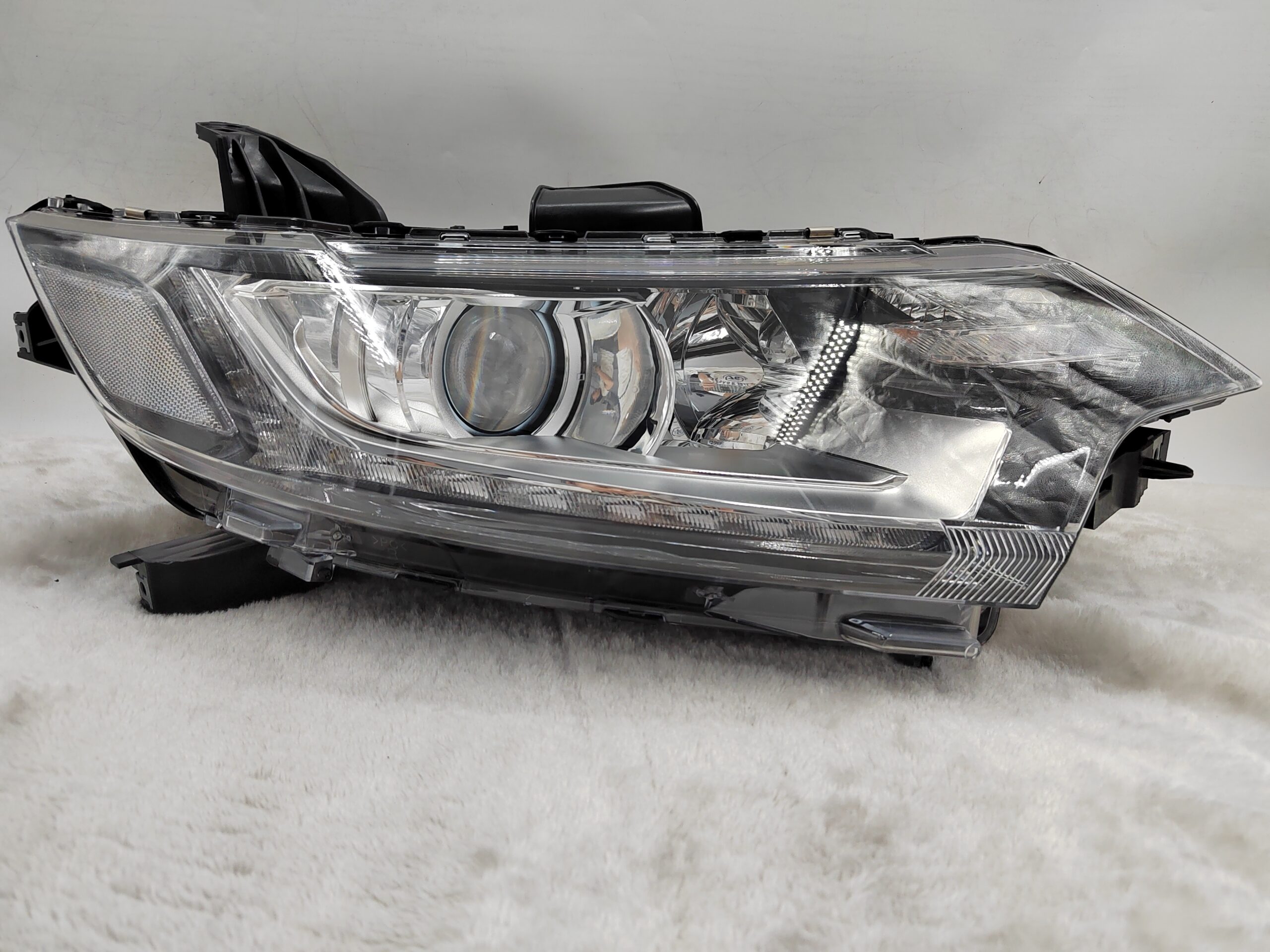 MITSUBISHI OUTLANDER 2016-2020 HALOGEN R.H.S HEADLIGHT ASSEMBLY