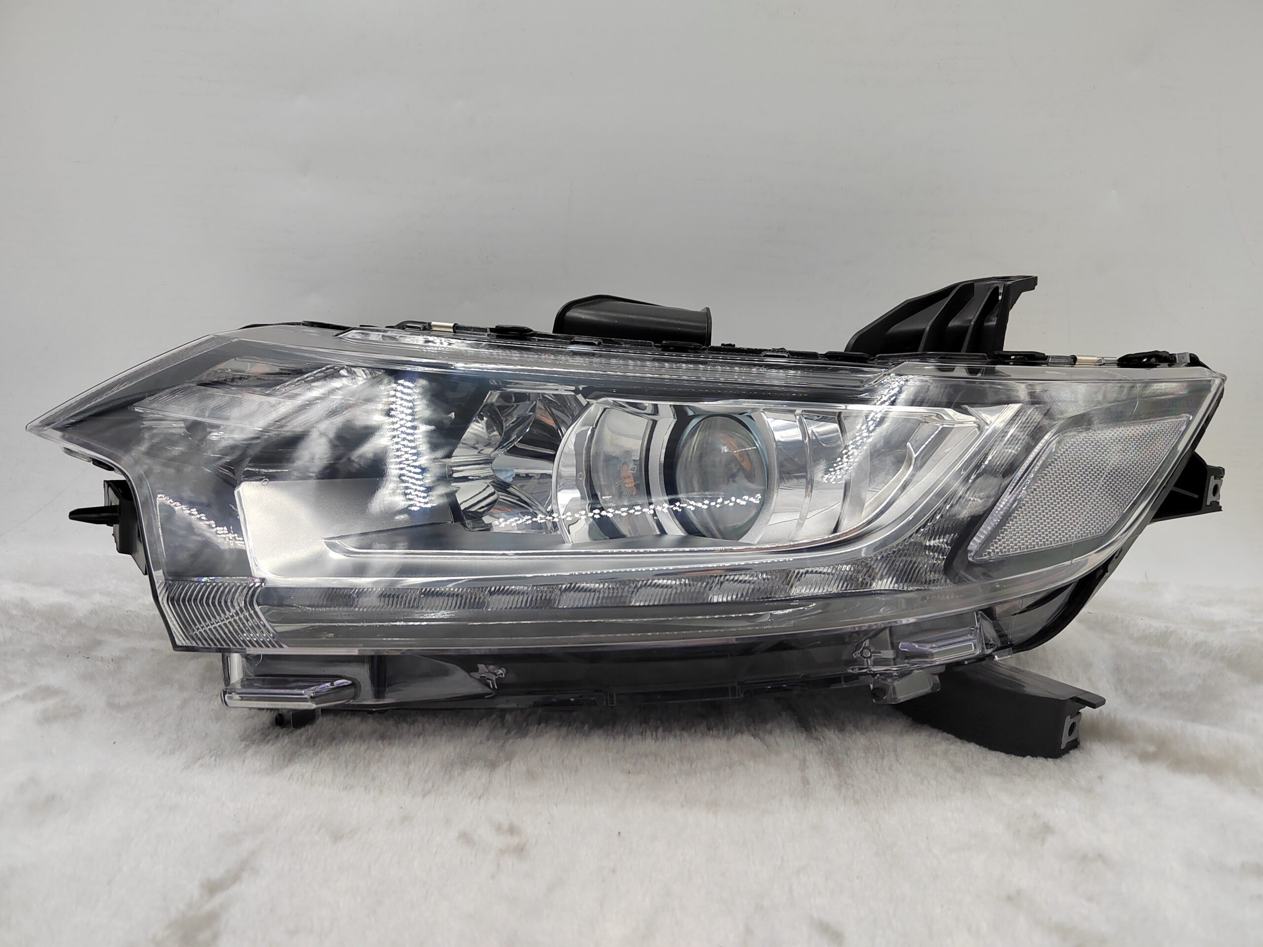 MITSUBISHI OUTLANDER 2016-2020 HALOGEN L.H.S HEADLIGHT ASSEMBLY