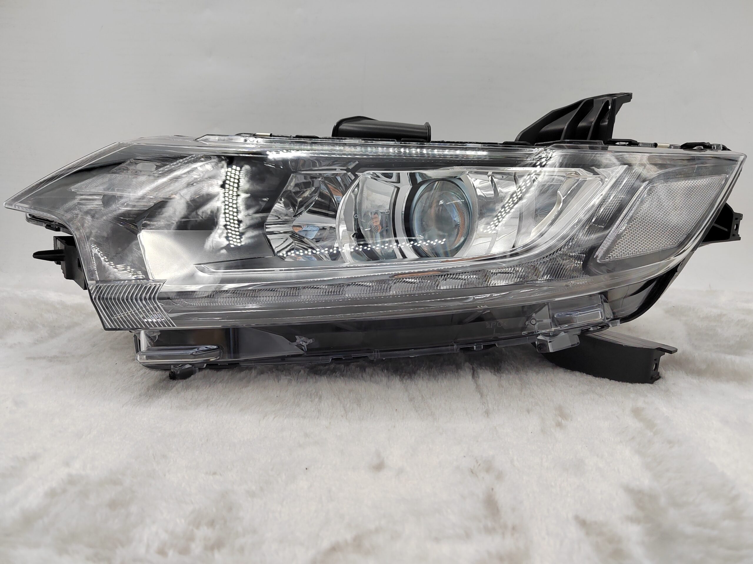 MITSUBISHI OUTLANDER 2016-2020 HALOGEN L.H.S HEADLIGHT ASSEMBLY