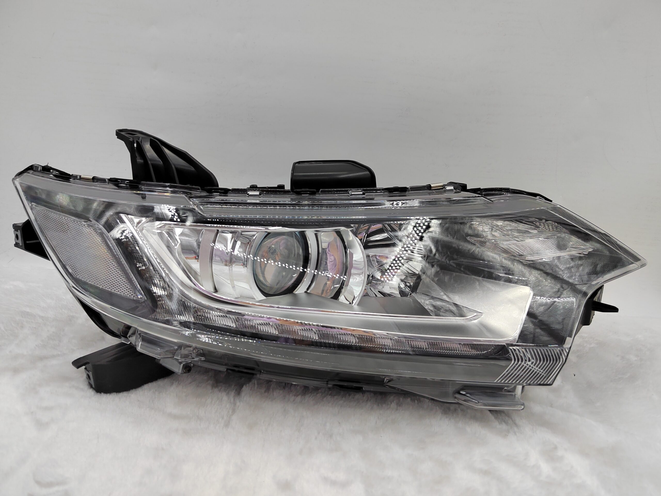 MITSUBISHI OUTLANDER 2016-2020 HALOGEN R.H.S HEADLIGHT ASSEMBLY