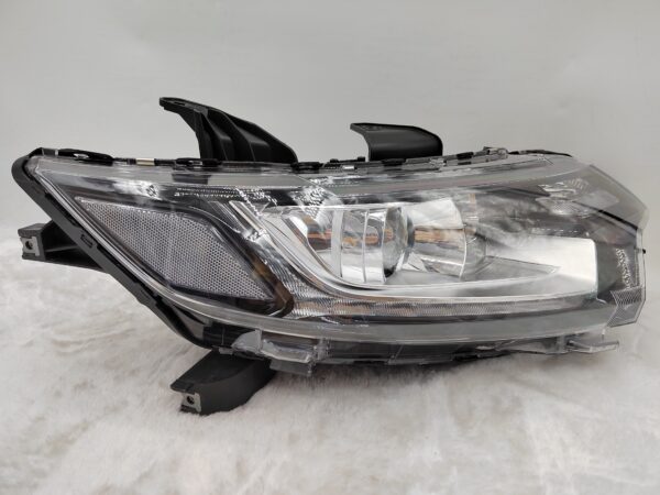 MITSUBISHI OUTLANDER 2016-2020 HALOGEN R.H.S HEADLIGHT ASSEMBLY