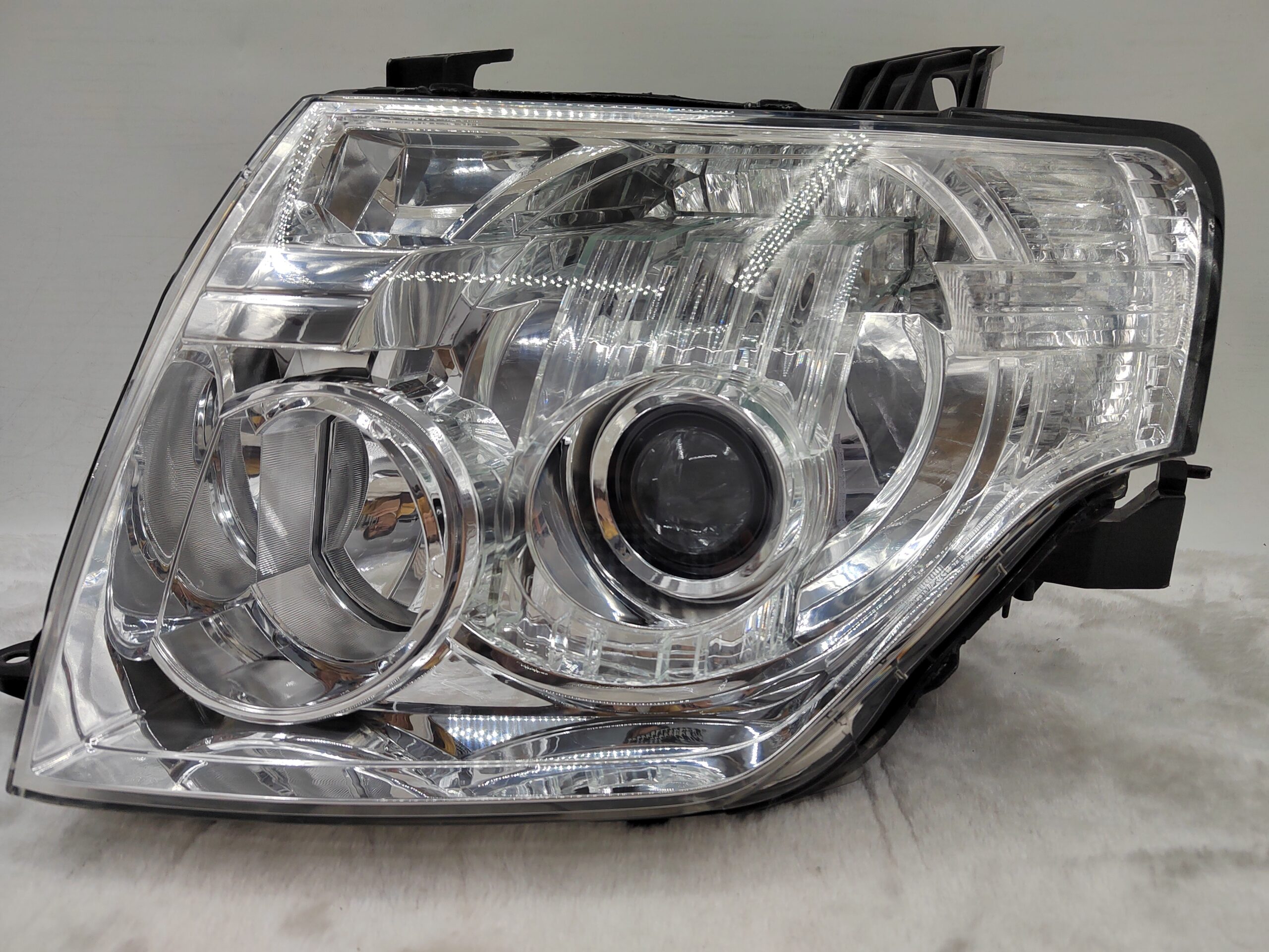 MITSUBISHI PAJERO 2007-2020 LENS XENON L.H.S HEADLIGHT ASSEMBLY