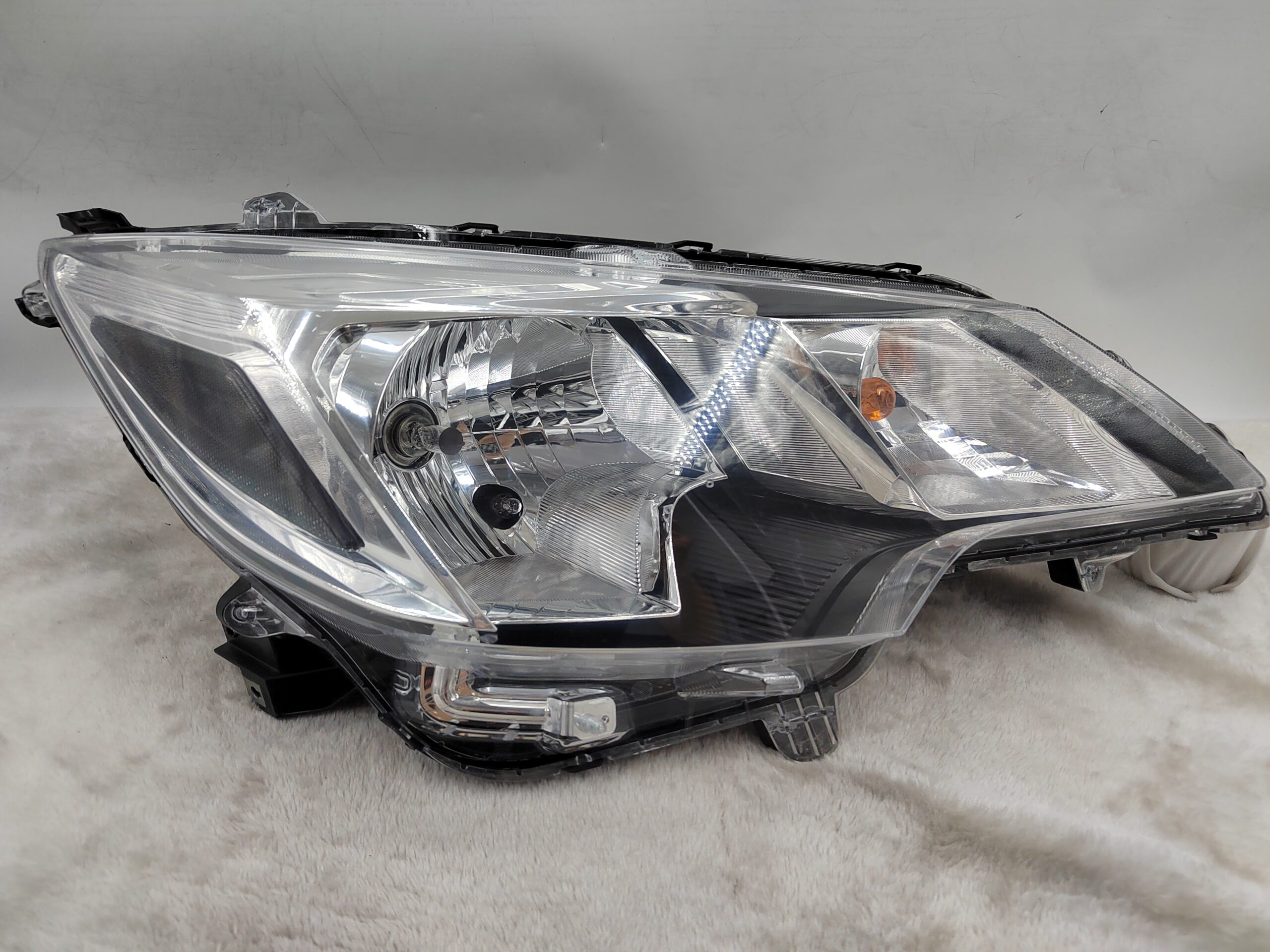 MITSUBISHI SPACE STAR 2019-2022 HALOGEN R.H.S HEADLIGHT ASSEMBLY