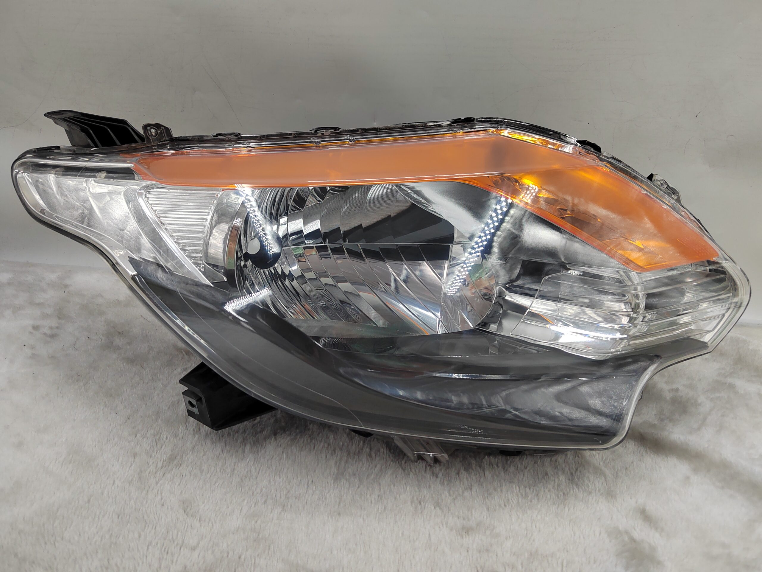 MITSUBISHI TRITON L200 2015-2018 HALOGEN R.H.S HEADLIGHT ASSEMBLY