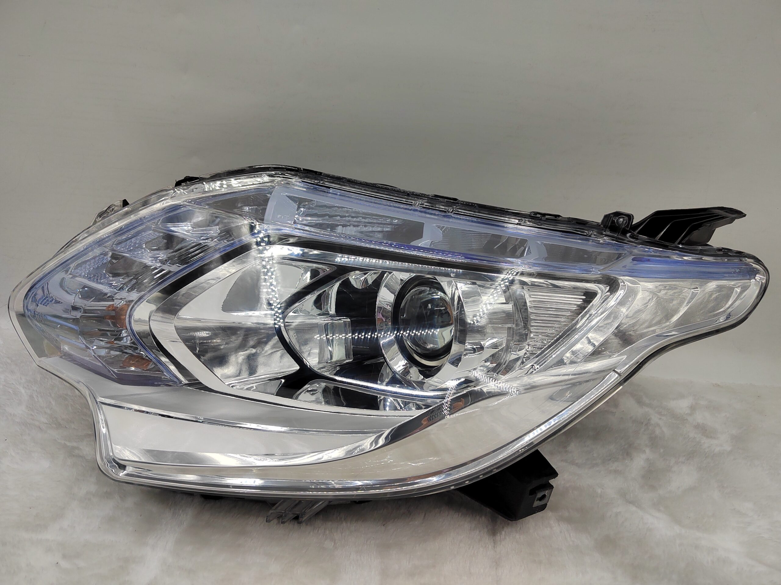 MITSUBISHI TRITON L200 2015-2018 XENON L.H.S HEADLIGHT ASSEMBLY