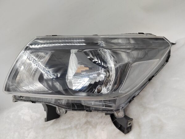 NISSAN NAVARA NP300 2015-2020 HALOGEN L.H.S HEADLIGHT ASSEMBLY