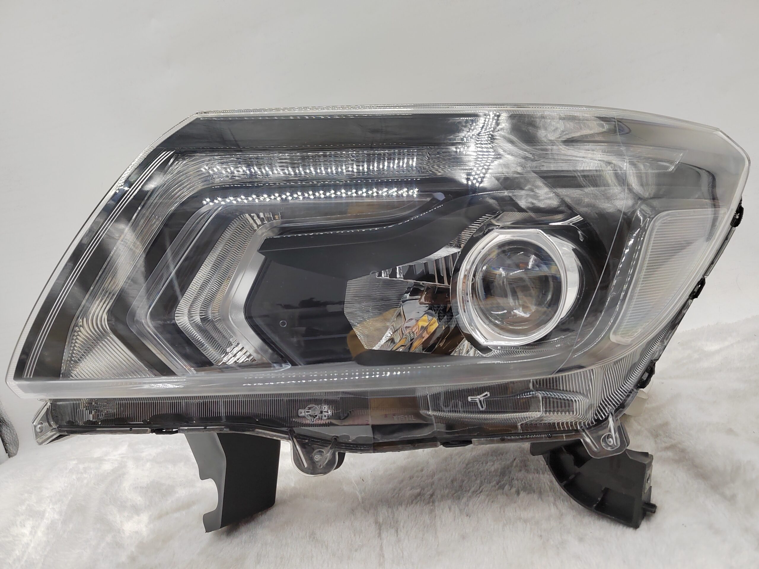 NISSAN NAVARA NP300 2015-2020 LED L.H.S HEADLIGHT ASSEMBLY