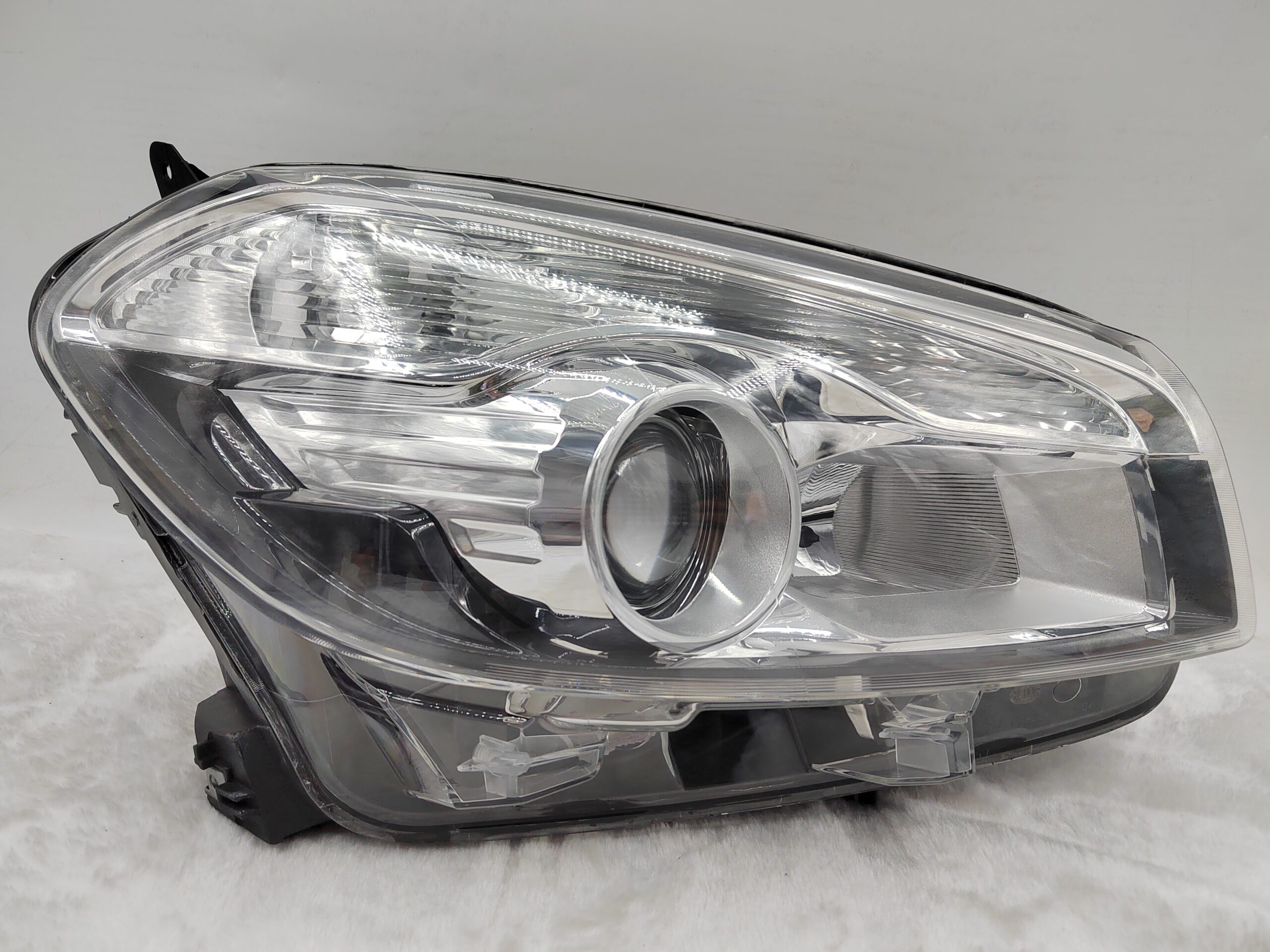 NISSAN QASHQAI/DUALIS 2010-2013 HALOGEN R.H.S HEADLIGHT ASSEMBLY