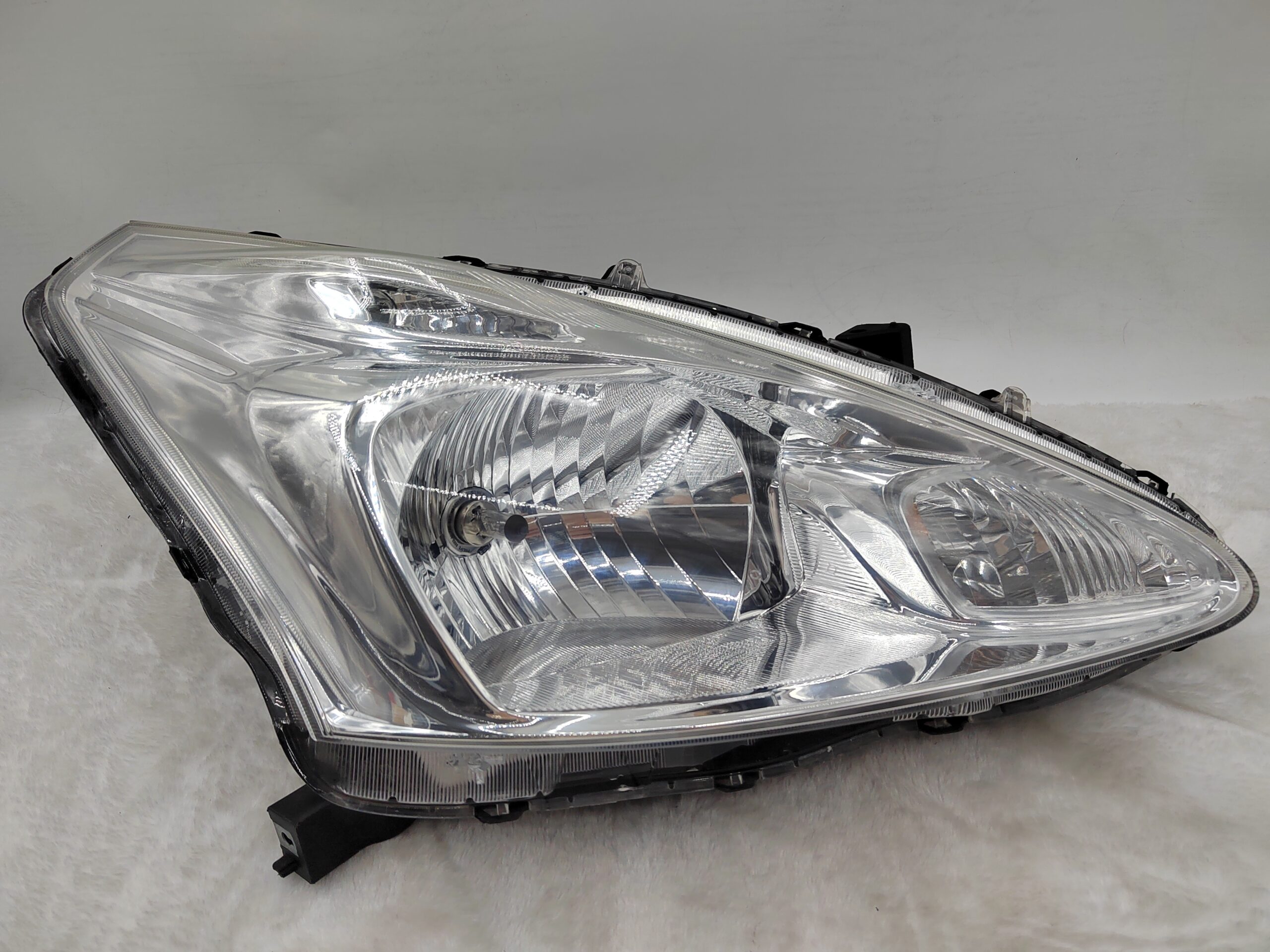 NISSAN TIIDA/PULSAR 2013-2016 HALOGEN R.H.S HEADLIGHT ASSEMBLY