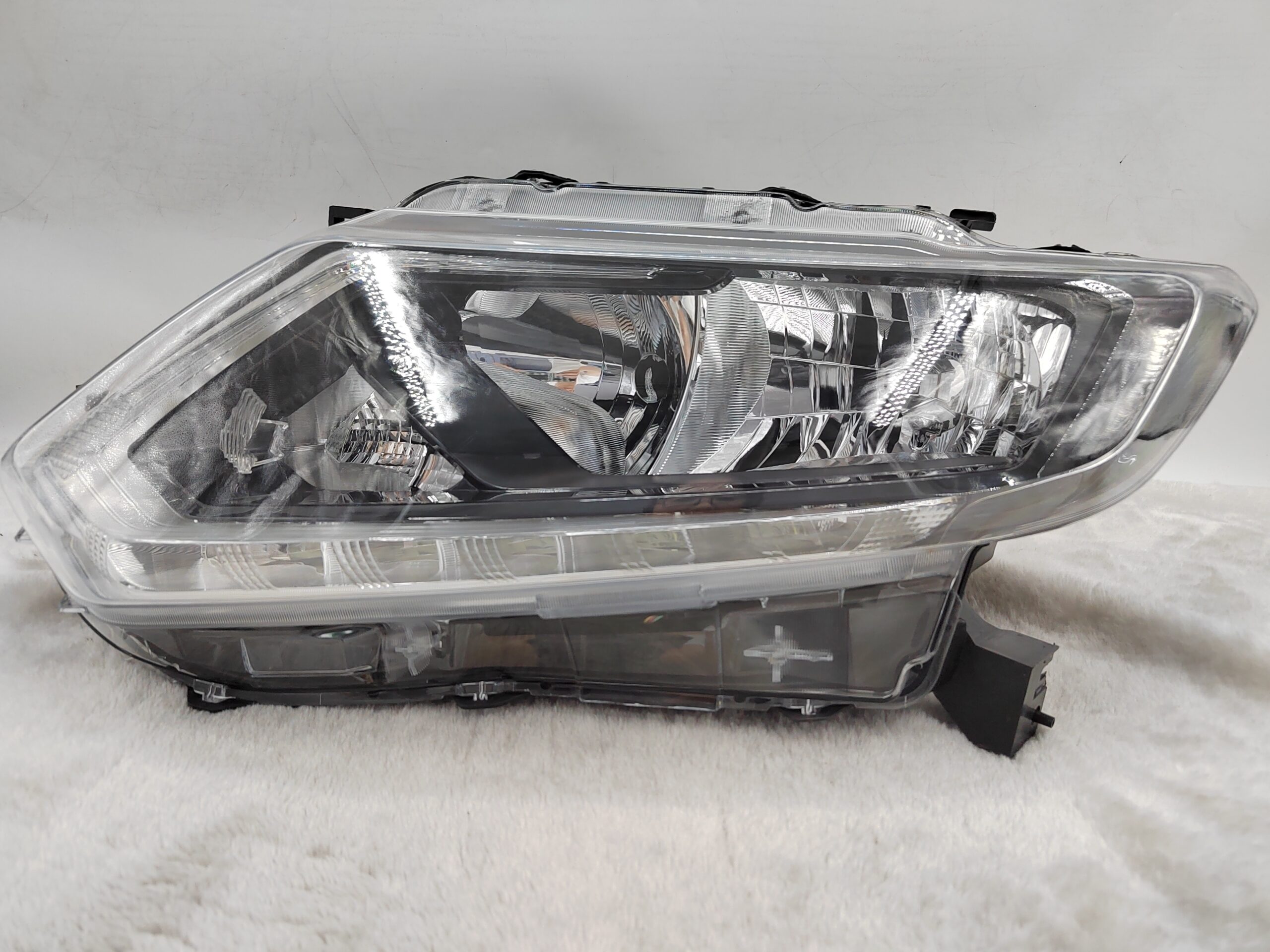 NISSAN X-TRAIL 2014-2016 HALOGEN L.H.S HEADLIGHT ASSEMBLY