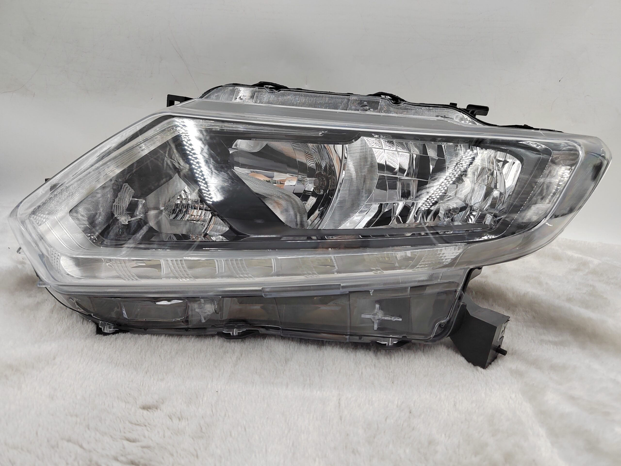 NISSAN X-TRAIL 2014-2016 HALOGEN L.H.S HEADLIGHT ASSEMBLY