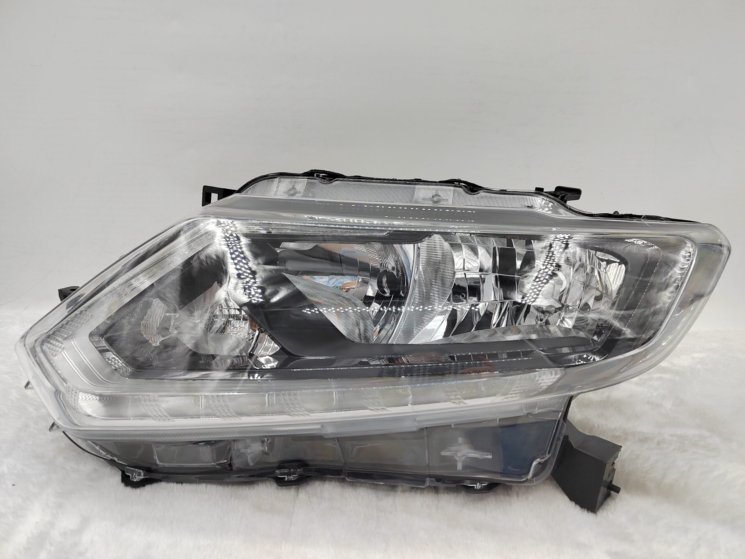 NISSAN X-TRAIL 2014-2016 HALOGEN L.H.S HEADLIGHT ASSEMBLY