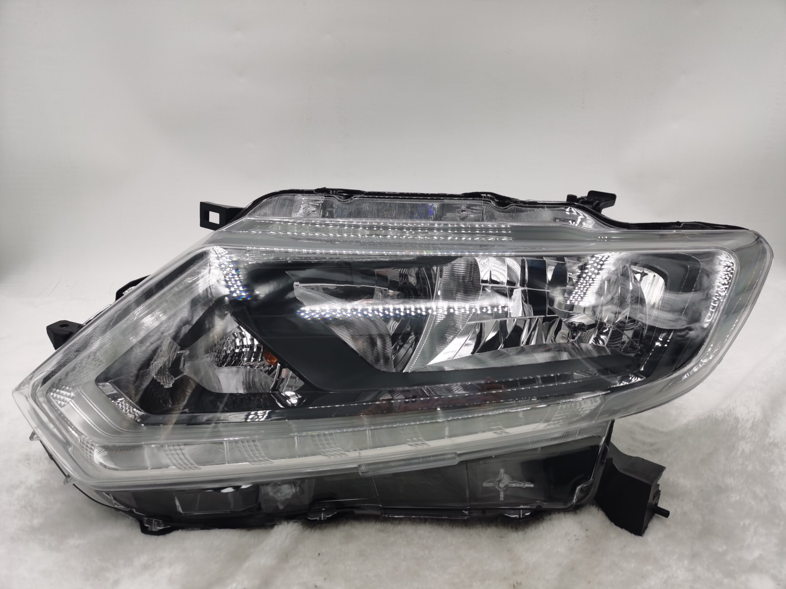 NISSAN X-TRAIL 2014-2016 HALOGEN L.H.S HEADLIGHT ASSEMBLY