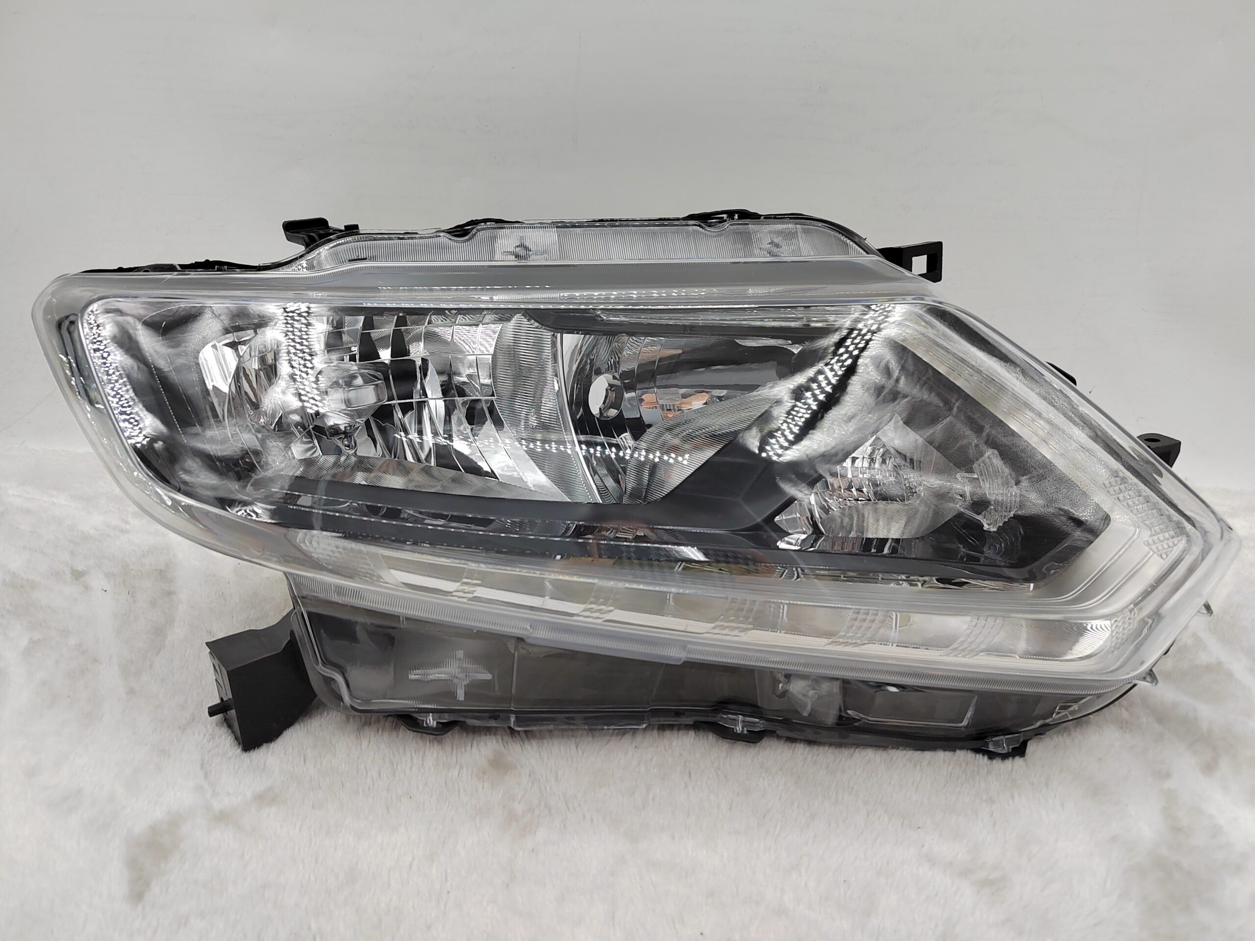 NISSAN X-TRAIL 2014-2016 HALOGEN R.H.S HEADLIGHT ASSEMBLY