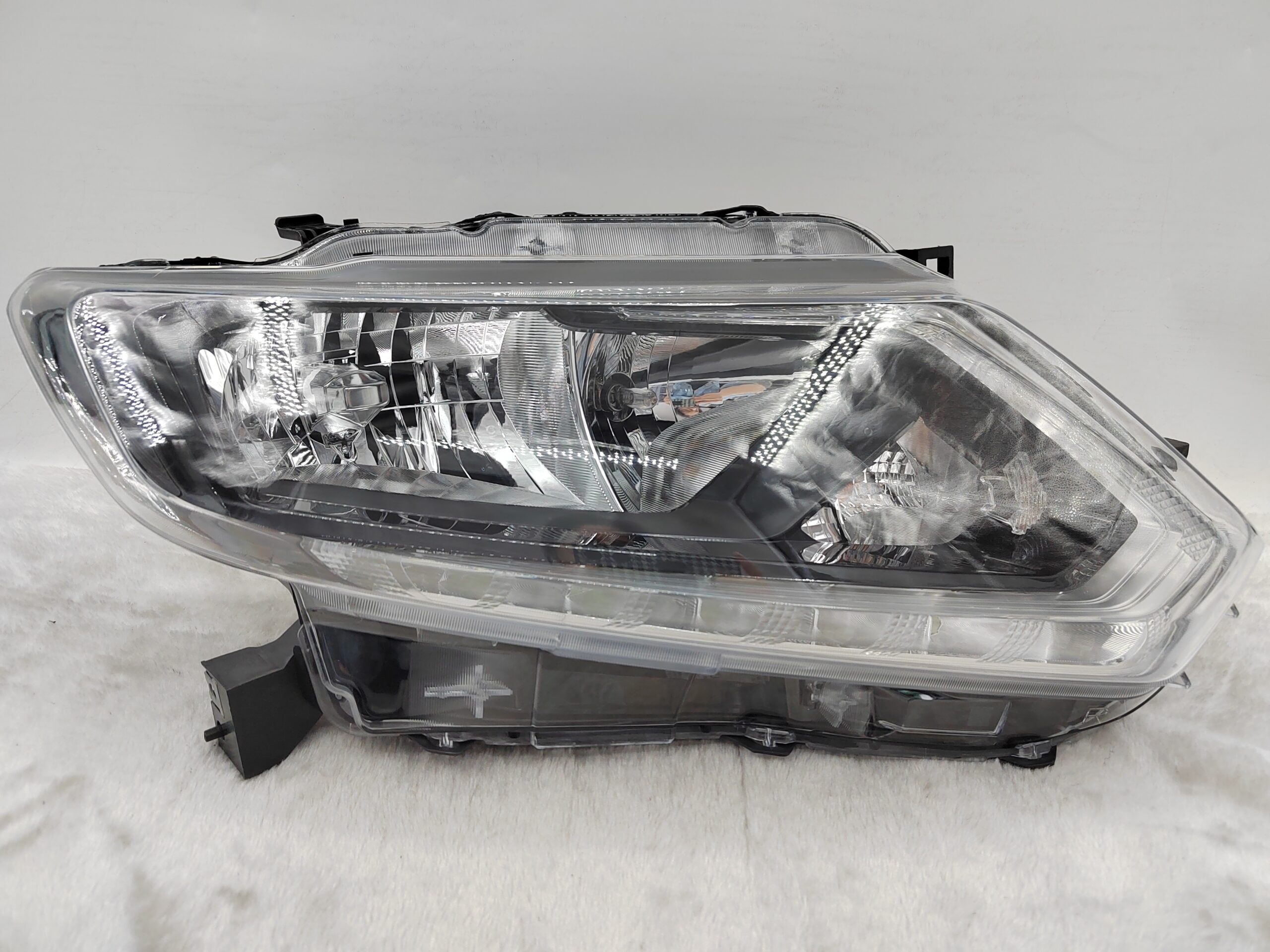 NISSAN X-TRAIL 2014-2016 HALOGEN R.H.S HEADLIGHT ASSEMBLY