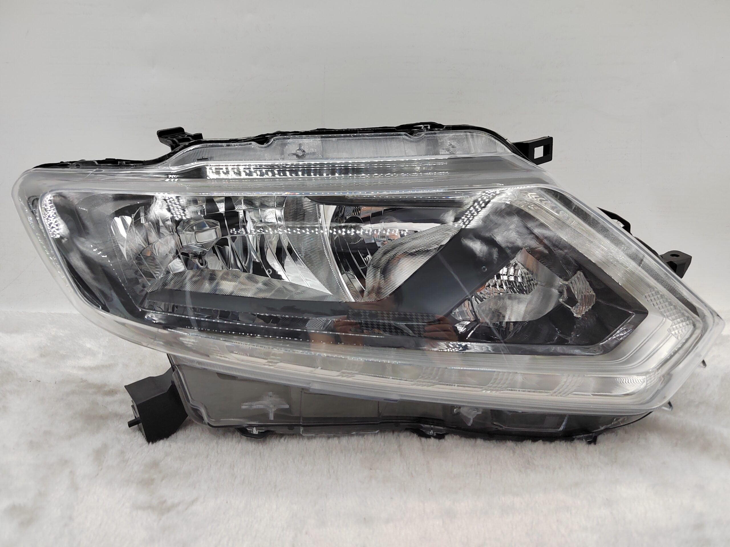 NISSAN X-TRAIL 2014-2016 HALOGEN R.H.S HEADLIGHT ASSEMBLY